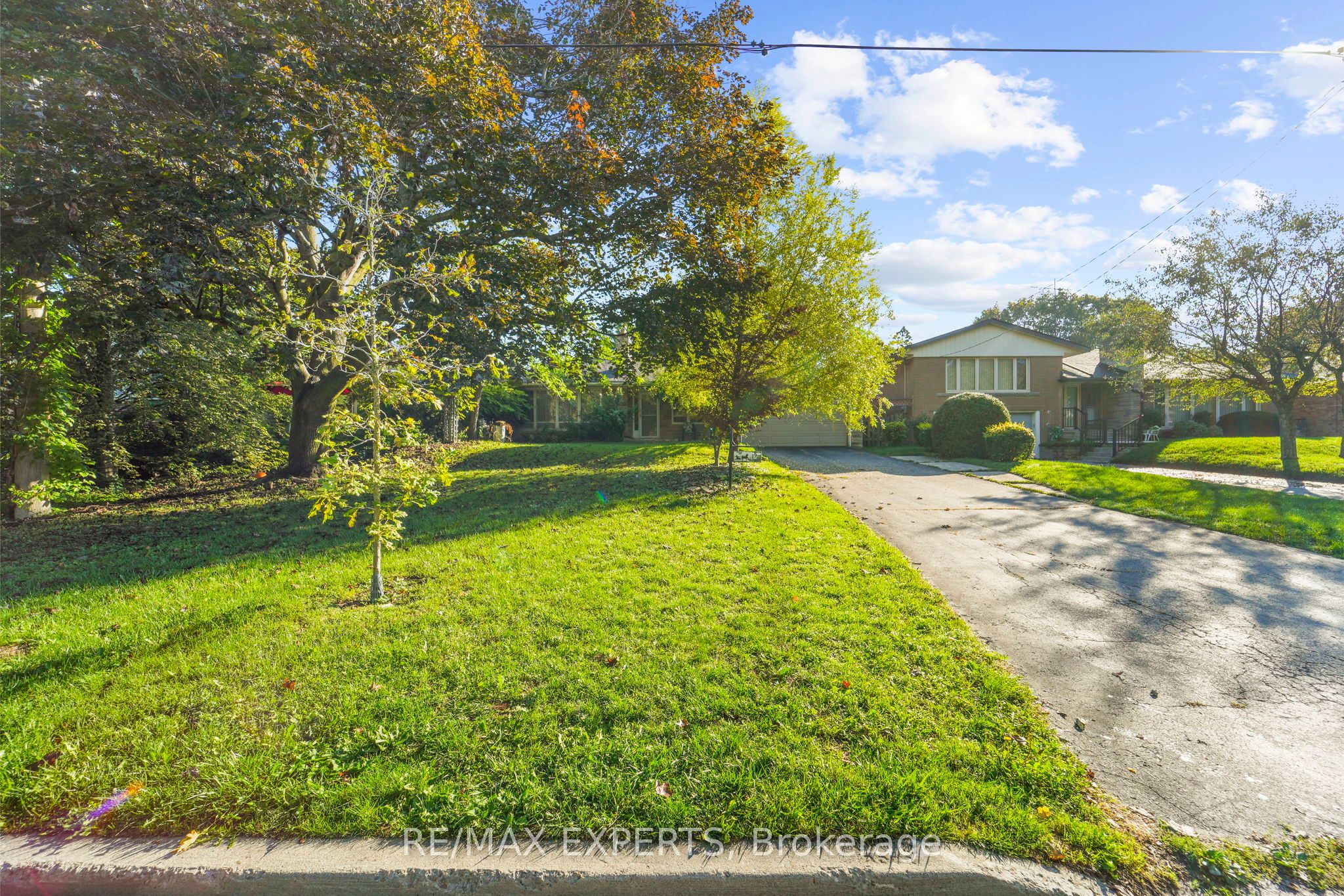 19 Duncombe Boulevard Property Photo 2