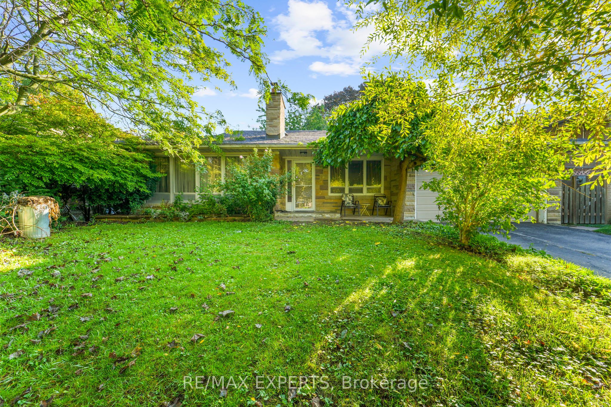 19 Duncombe Boulevard Property Photo 3