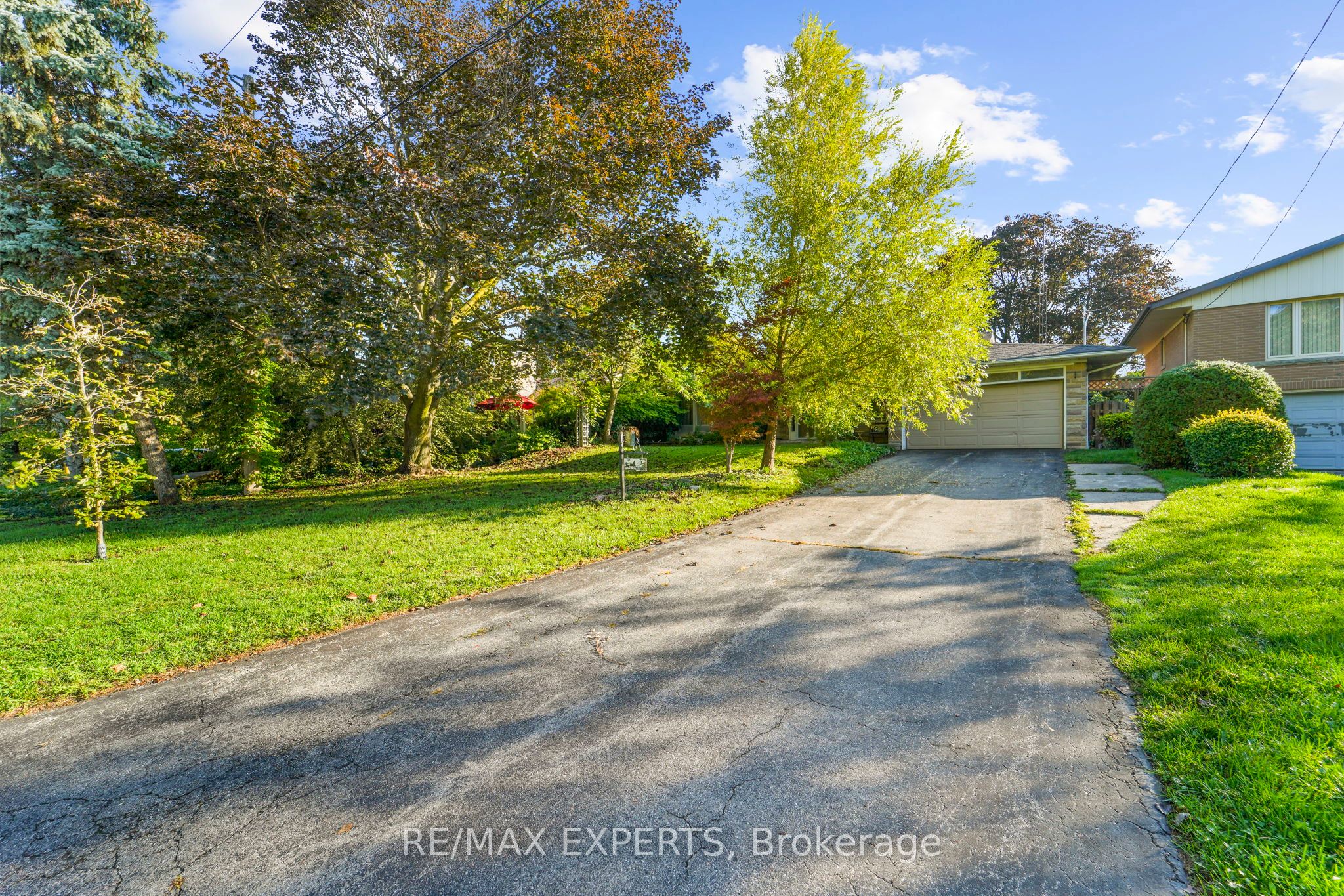 19 Duncombe Boulevard Property Photo 5