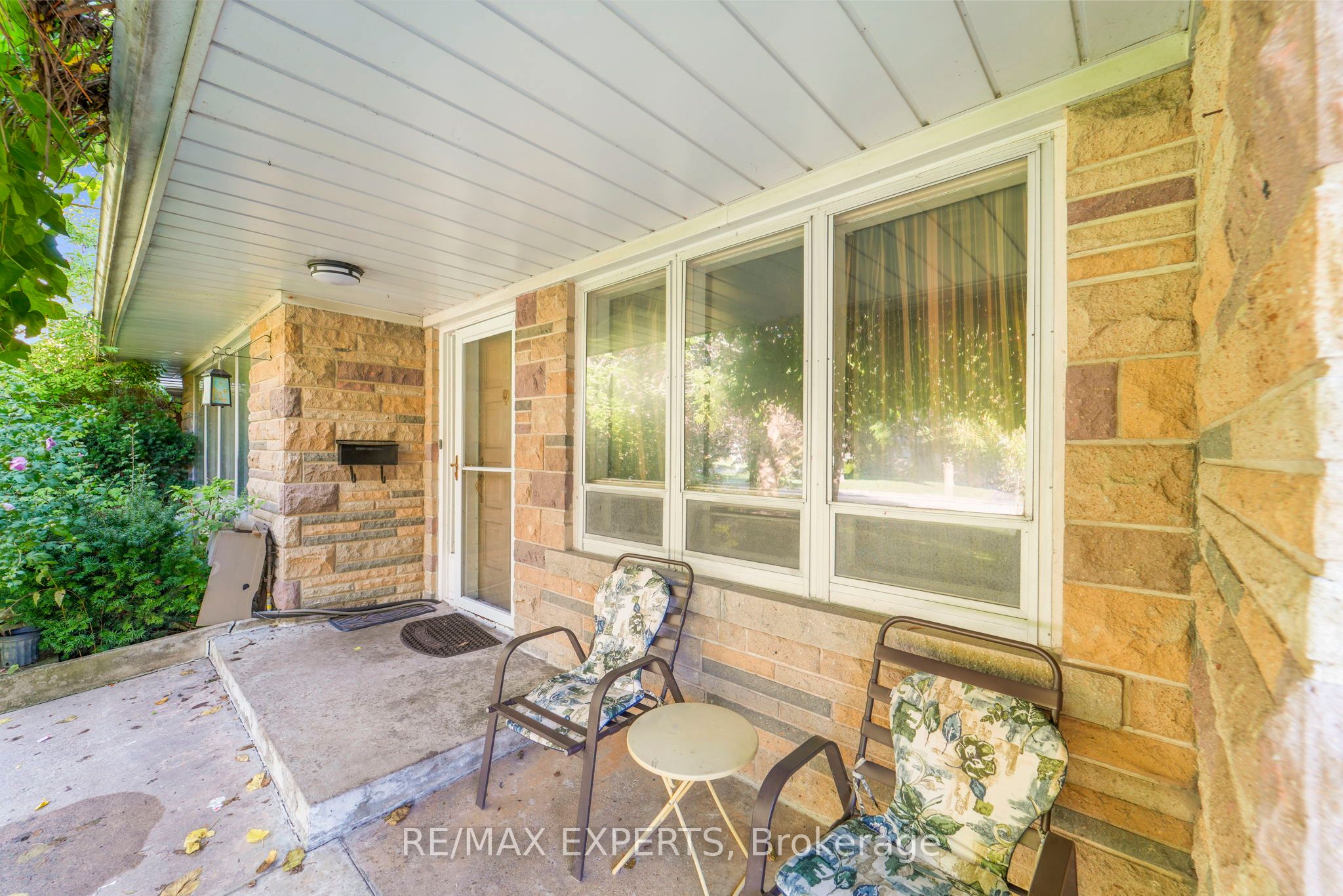 19 Duncombe Boulevard Property Photo 7