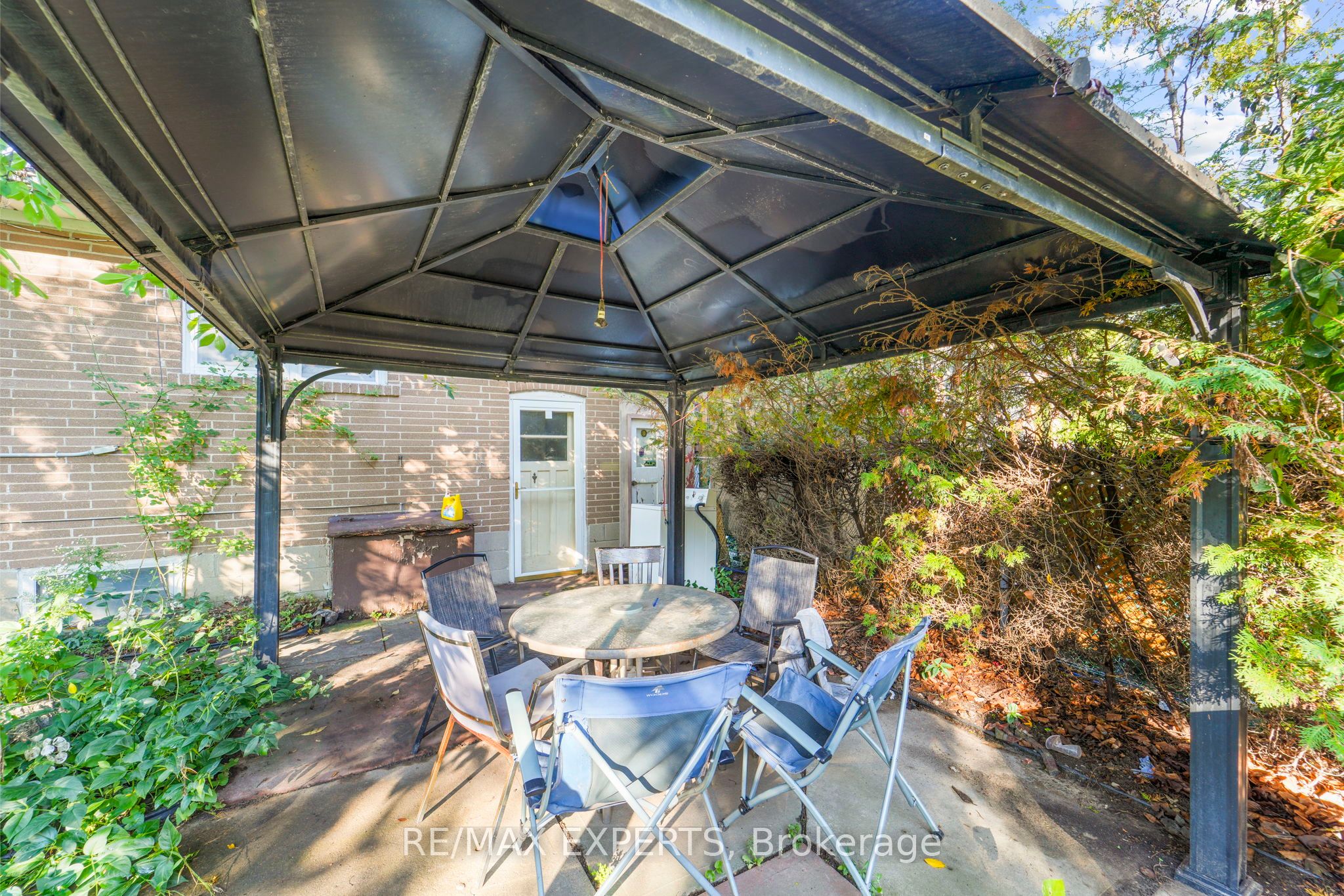 19 Duncombe Boulevard Property Photo 11
