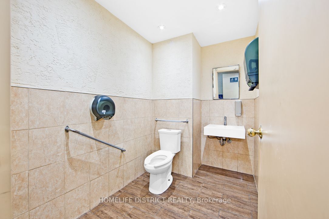 2367 Kingston Road Property Photo 21