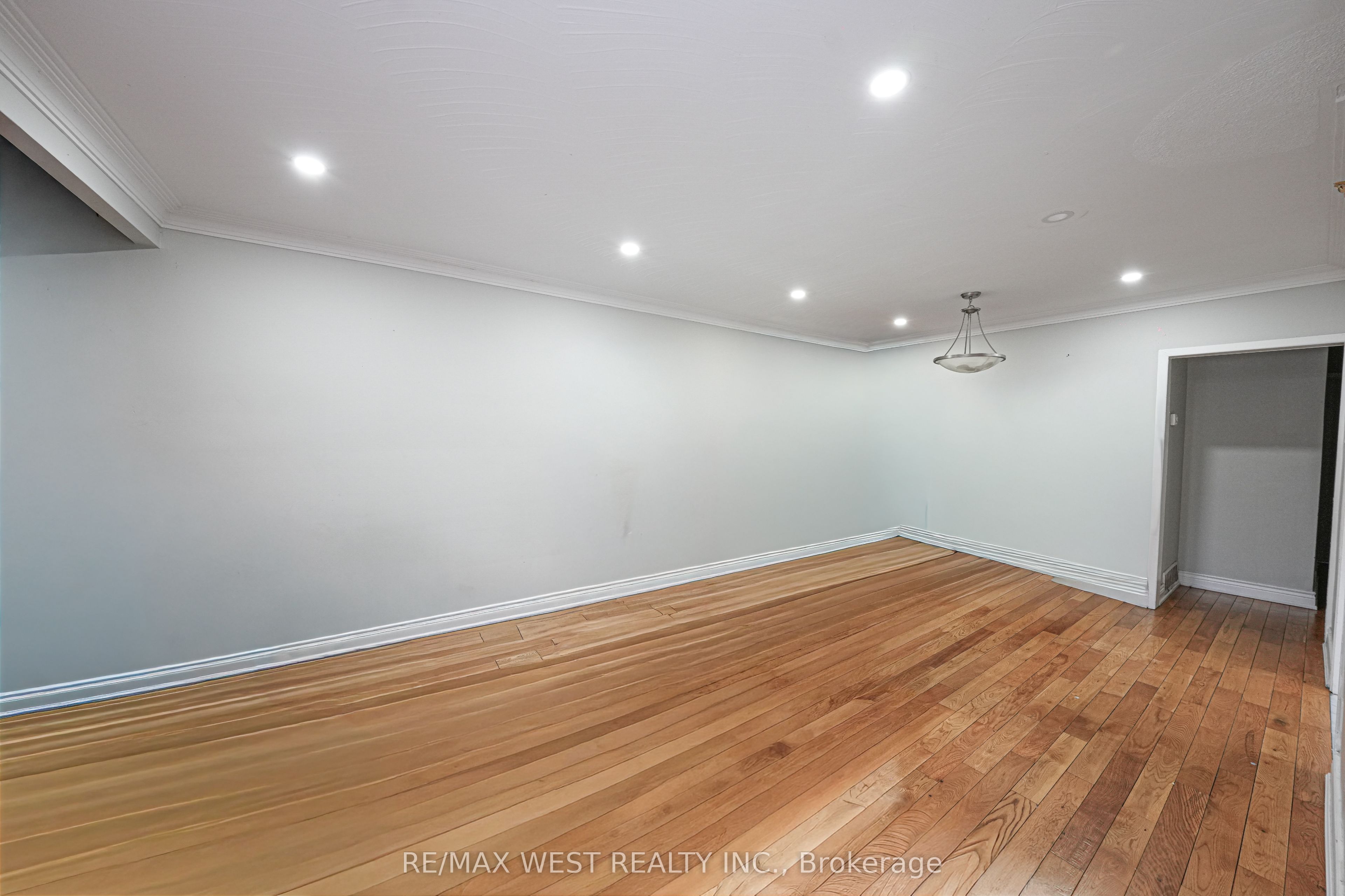 812 Kennedy Road Property Photo 3