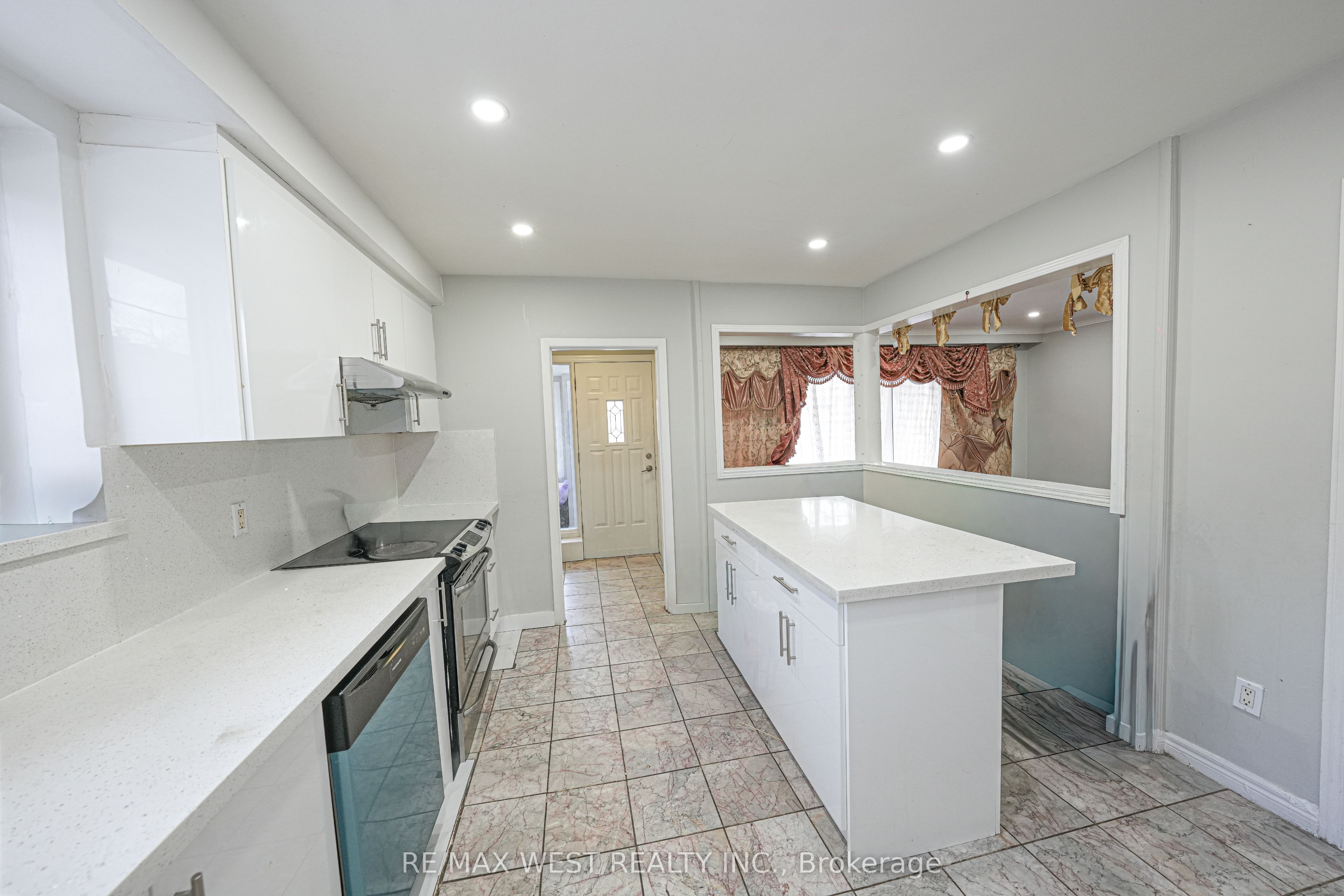 812 Kennedy Road Property Photo 7