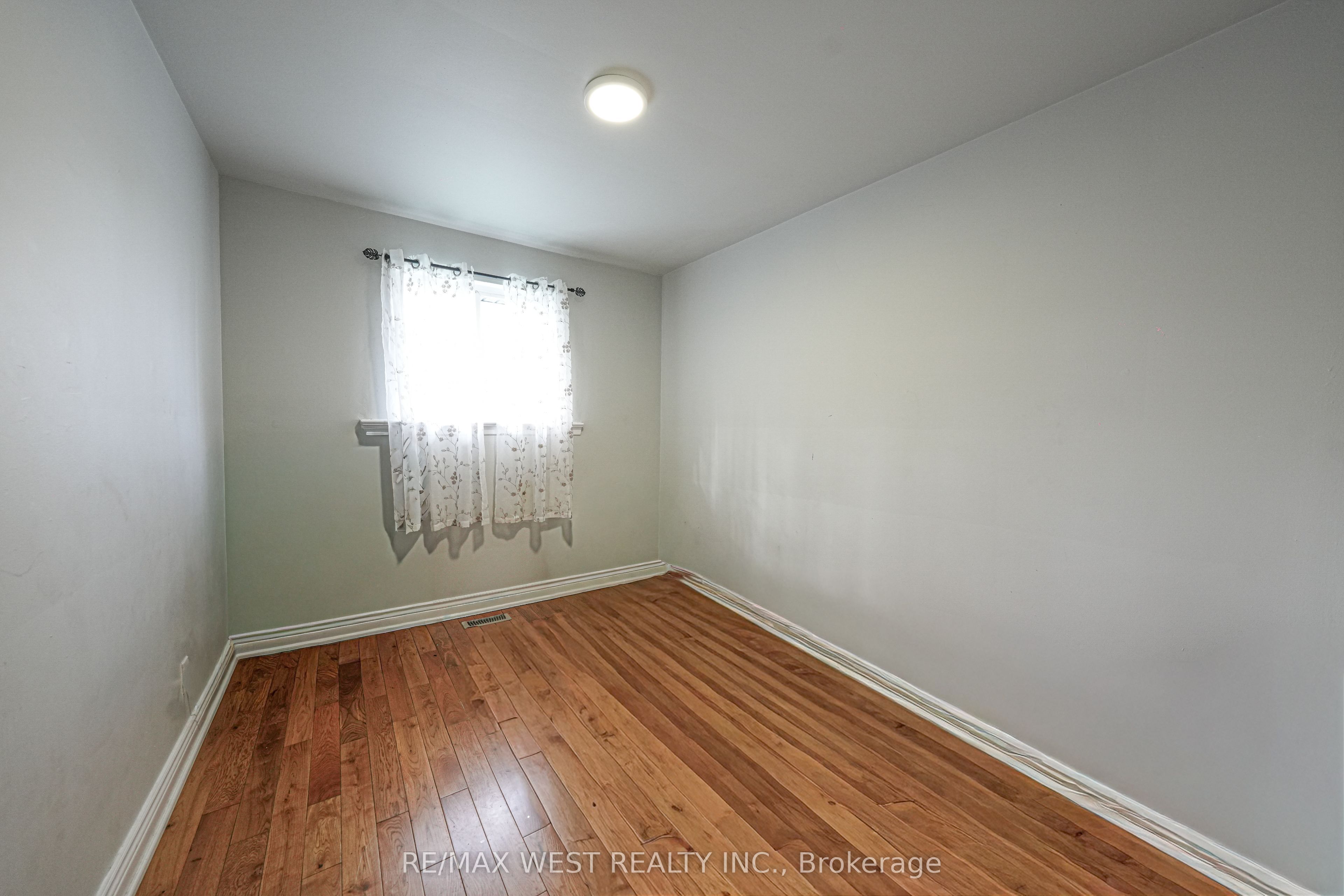 812 Kennedy Road Property Photo 9