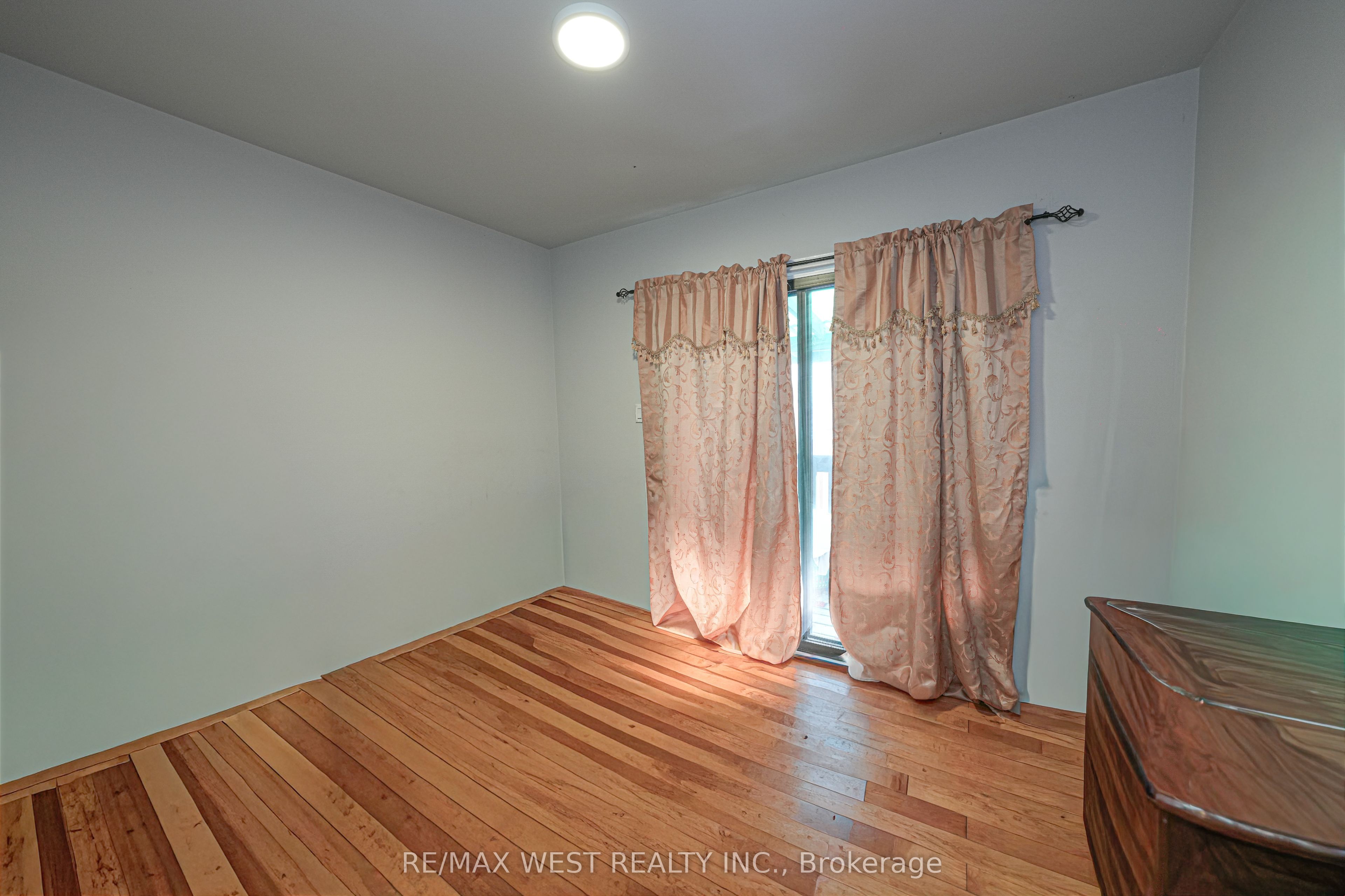 812 Kennedy Road Property Photo 11
