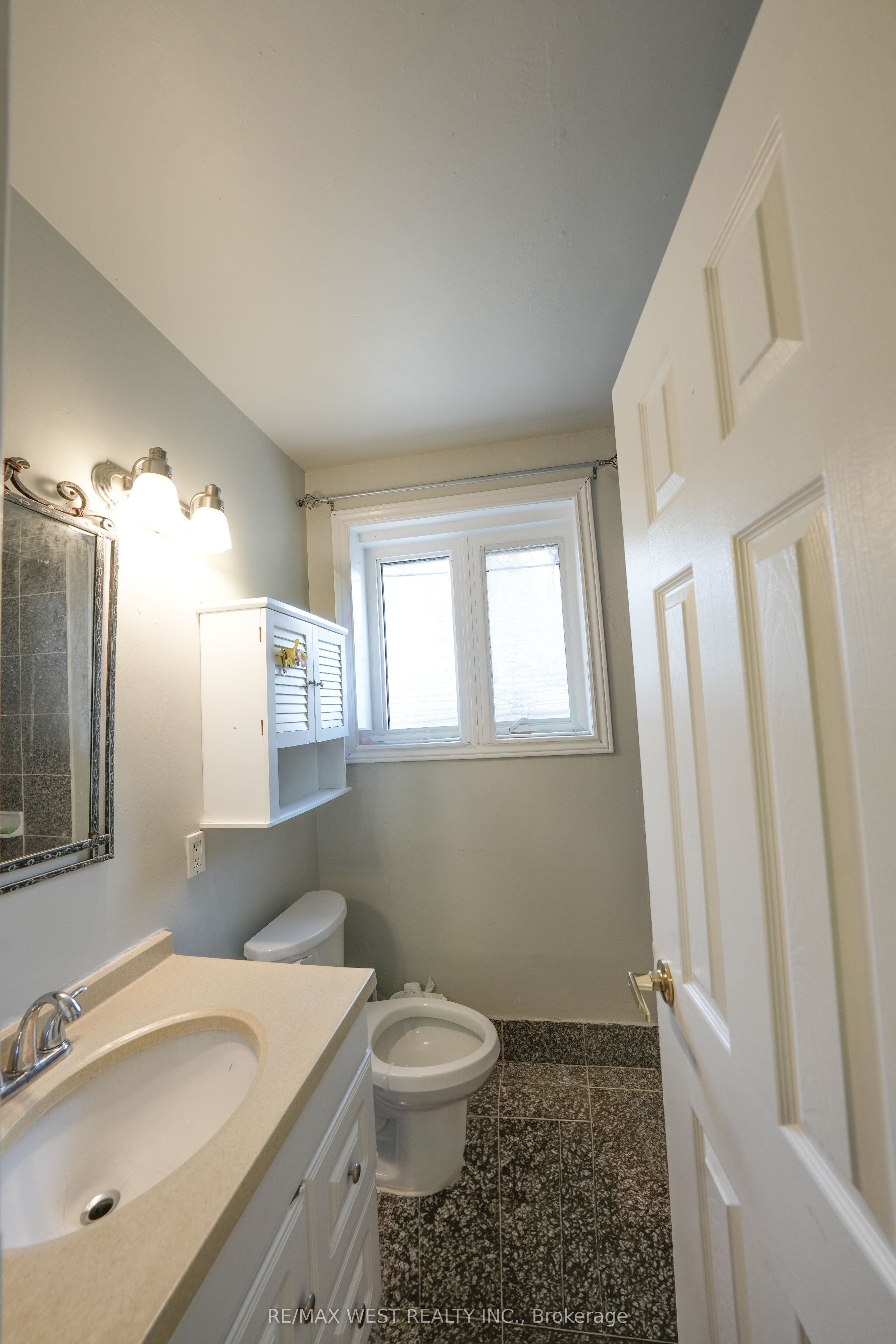 812 Kennedy Road Property Photo 12