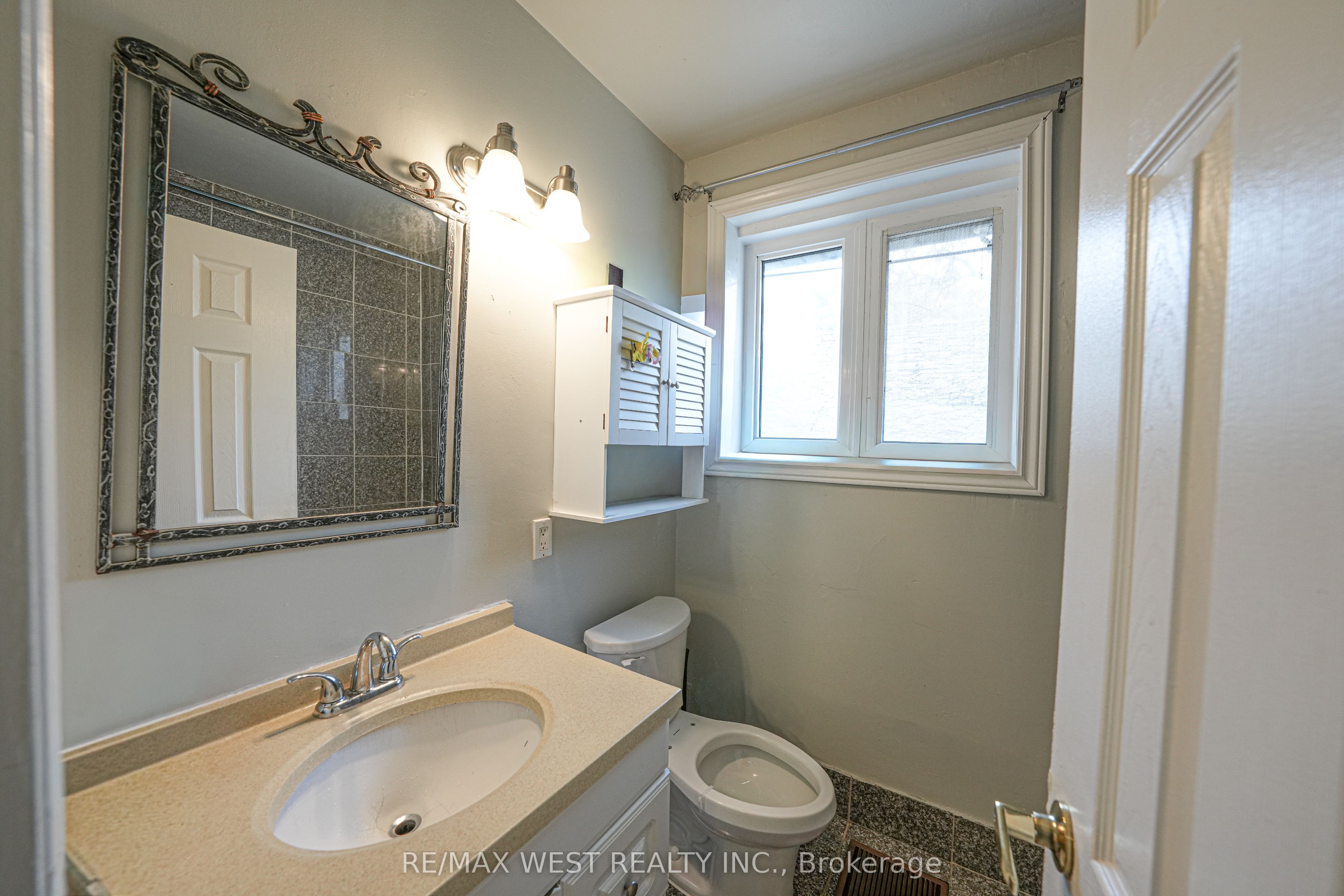 812 Kennedy Road Property Photo 13