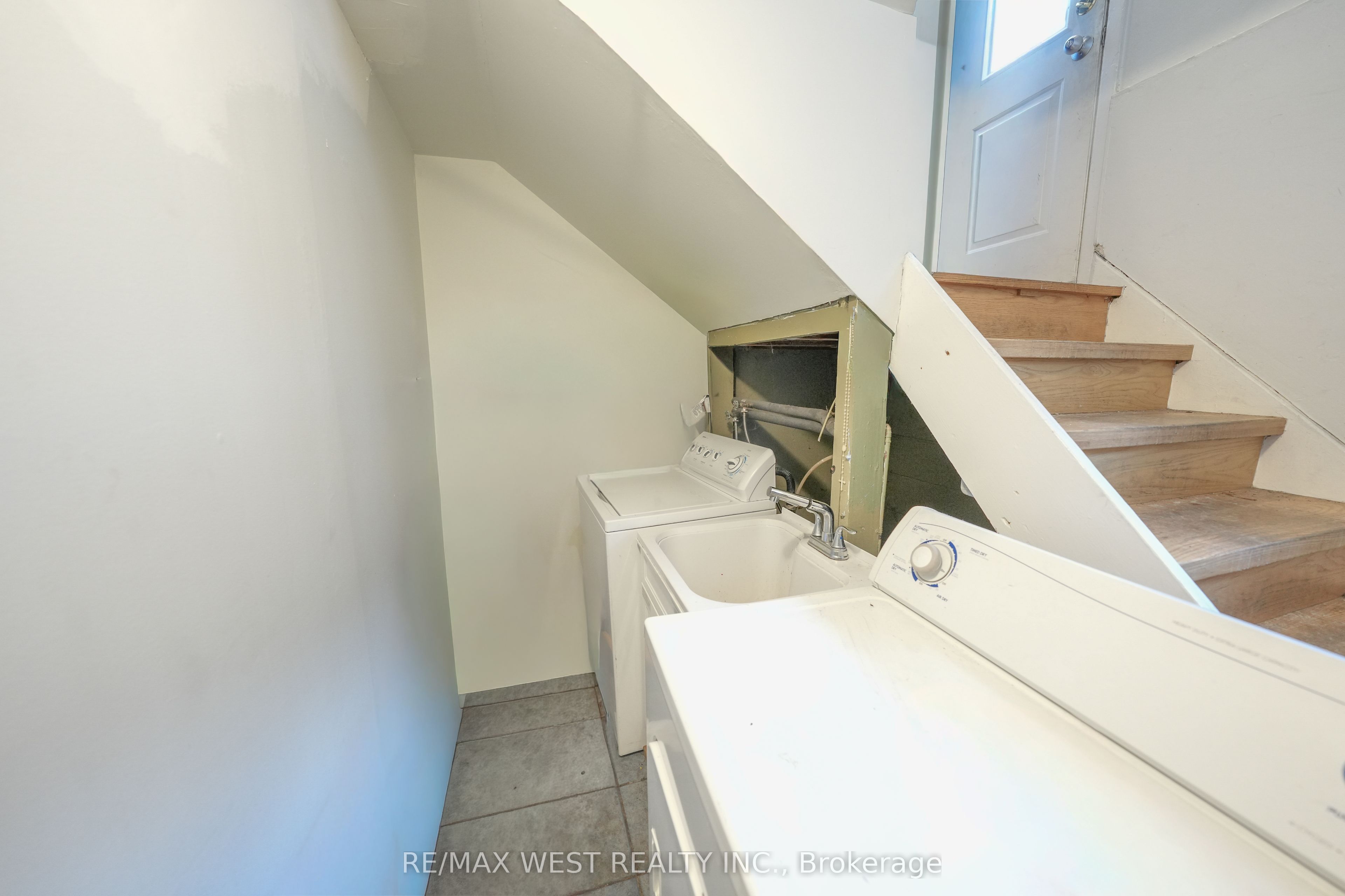 812 Kennedy Road Property Photo 16