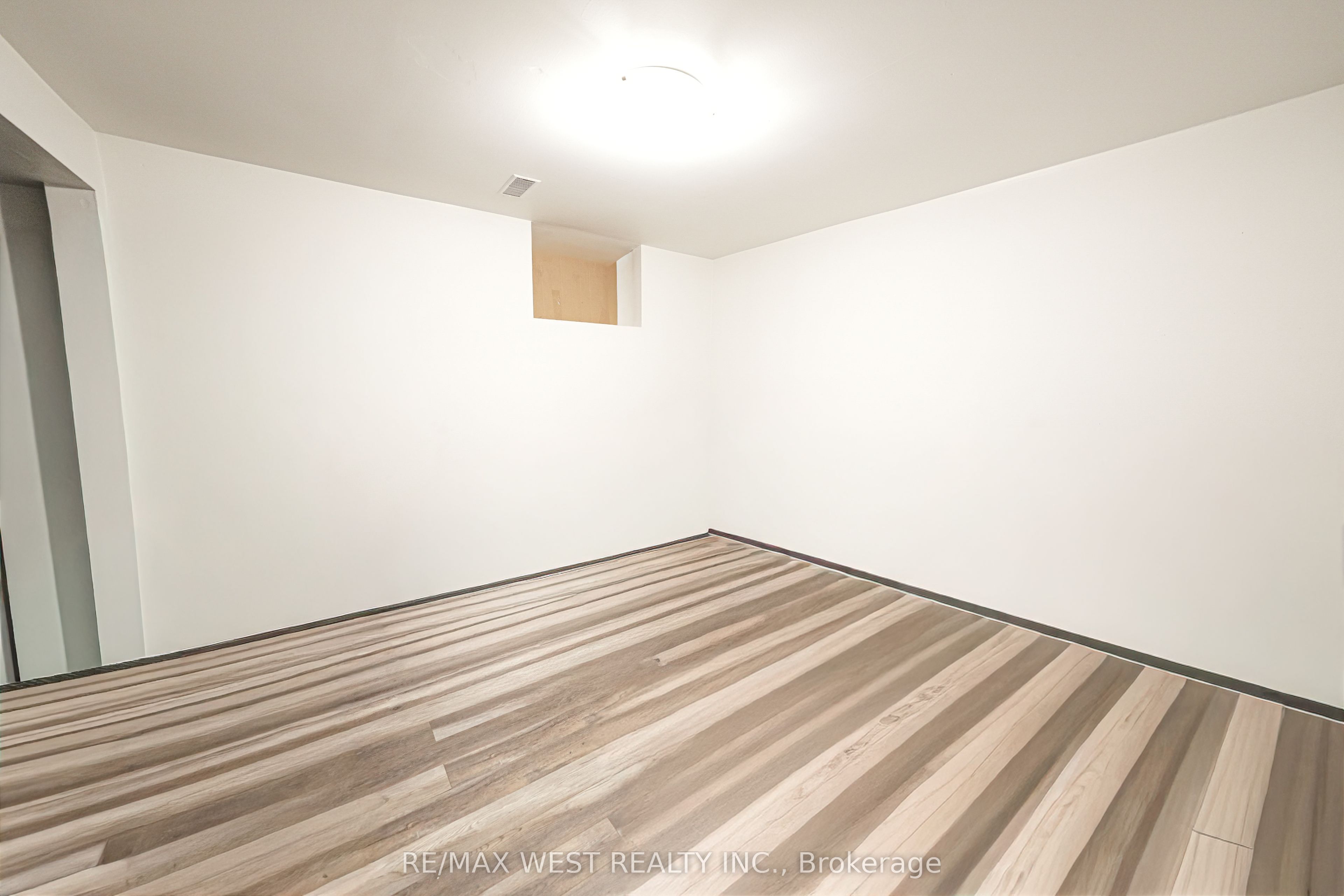 812 Kennedy Road Property Photo 18