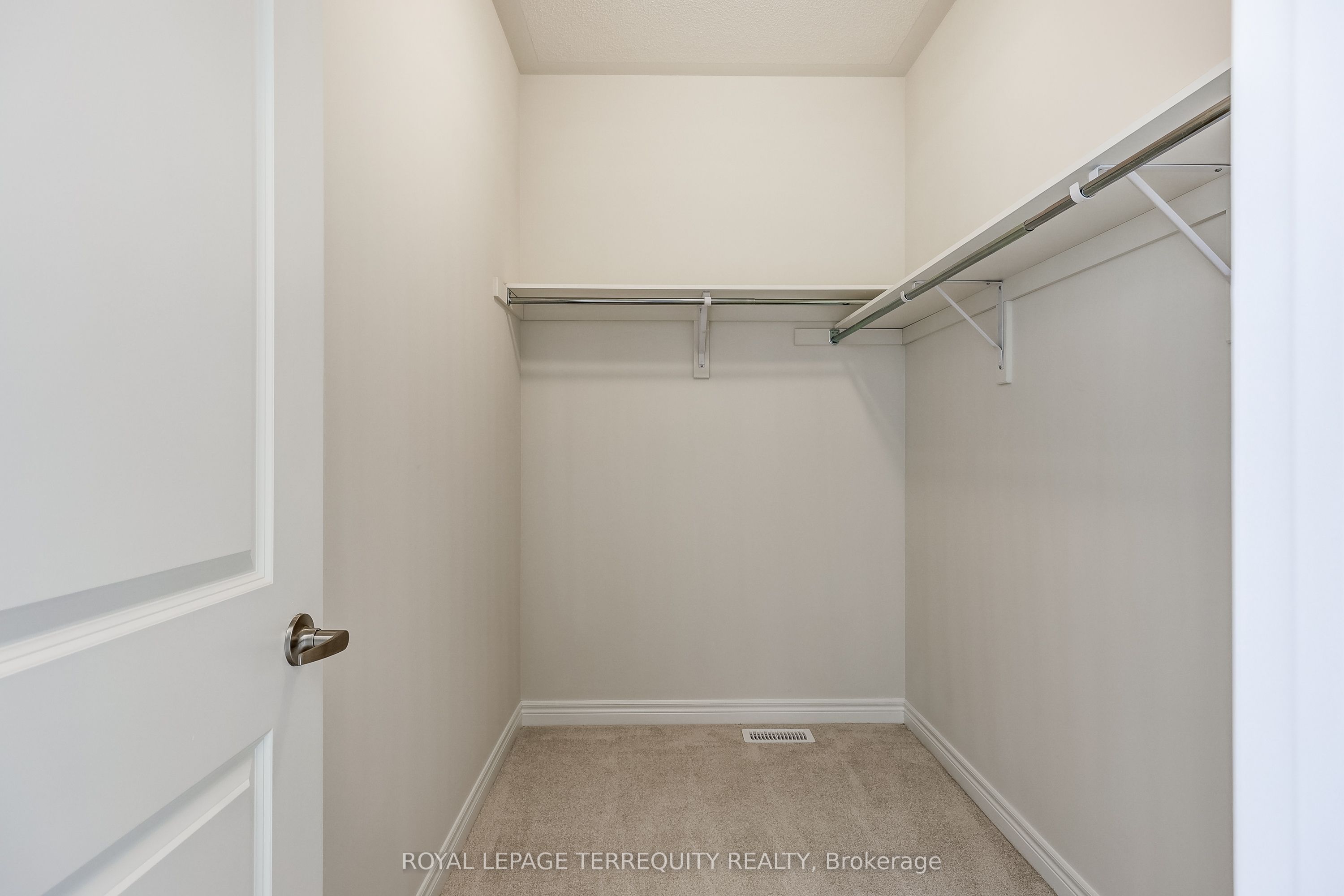 1226 Talisman Manor Property Photo 40