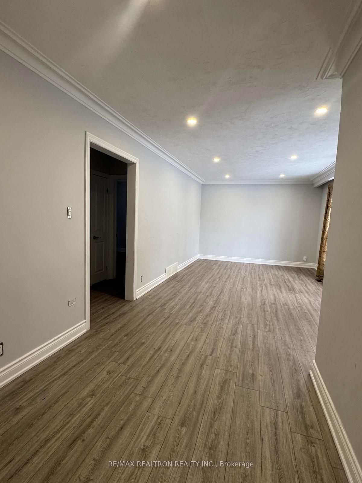 1467 Oxford Street Property Photo 3
