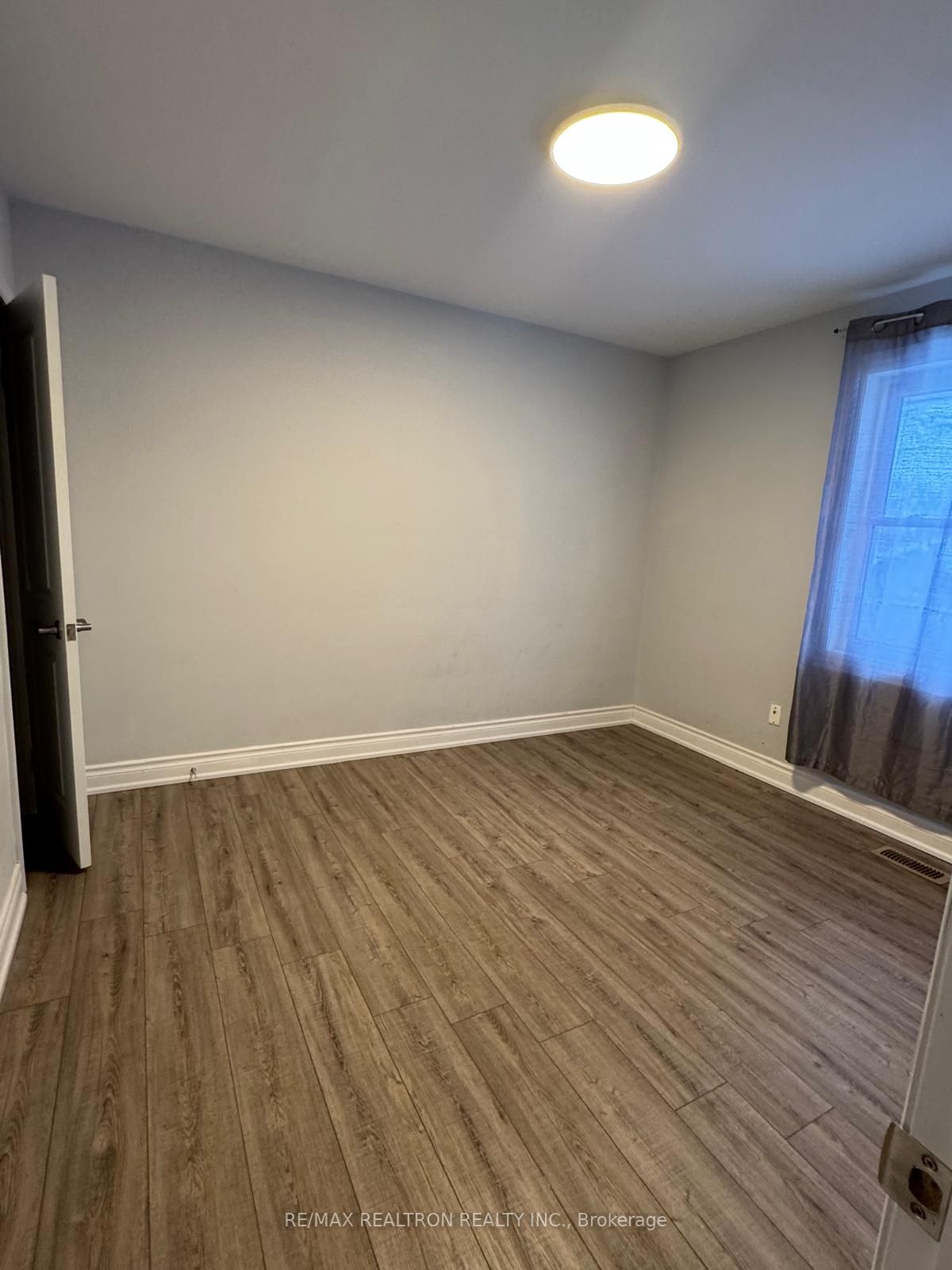 1467 Oxford Street Property Photo 4