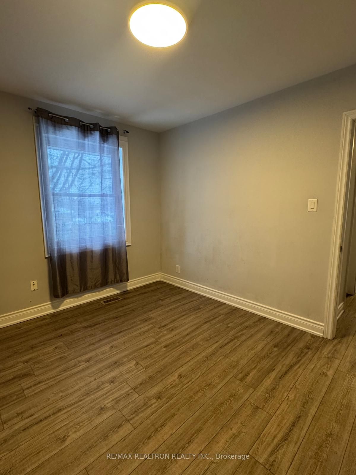 1467 Oxford Street Property Photo 5