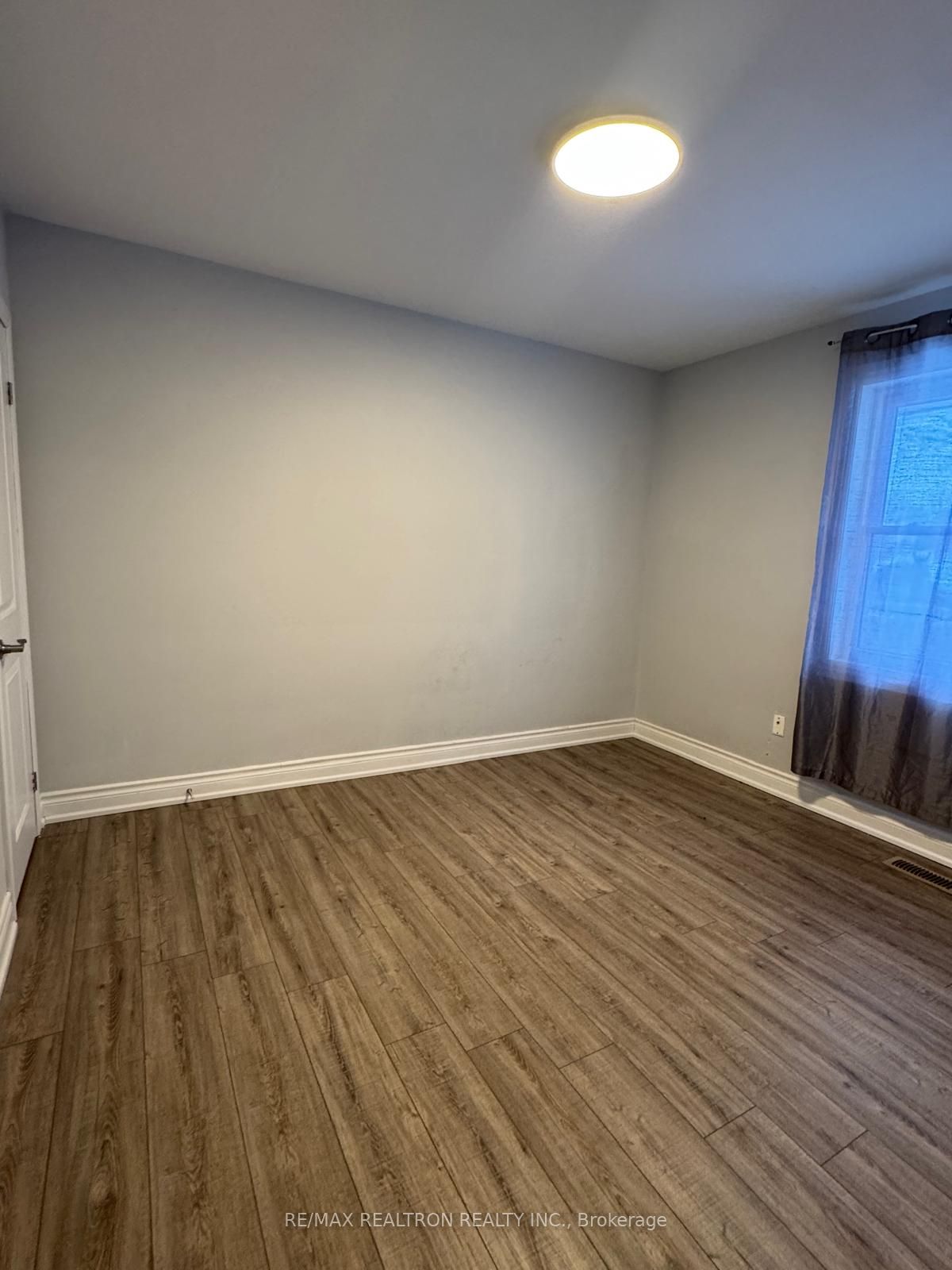 1467 Oxford Street Property Photo 6