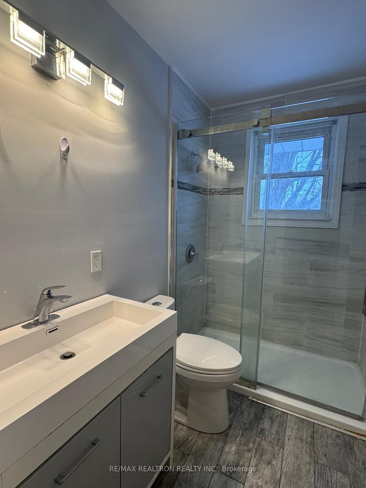 1467 Oxford Street Property Photo 7