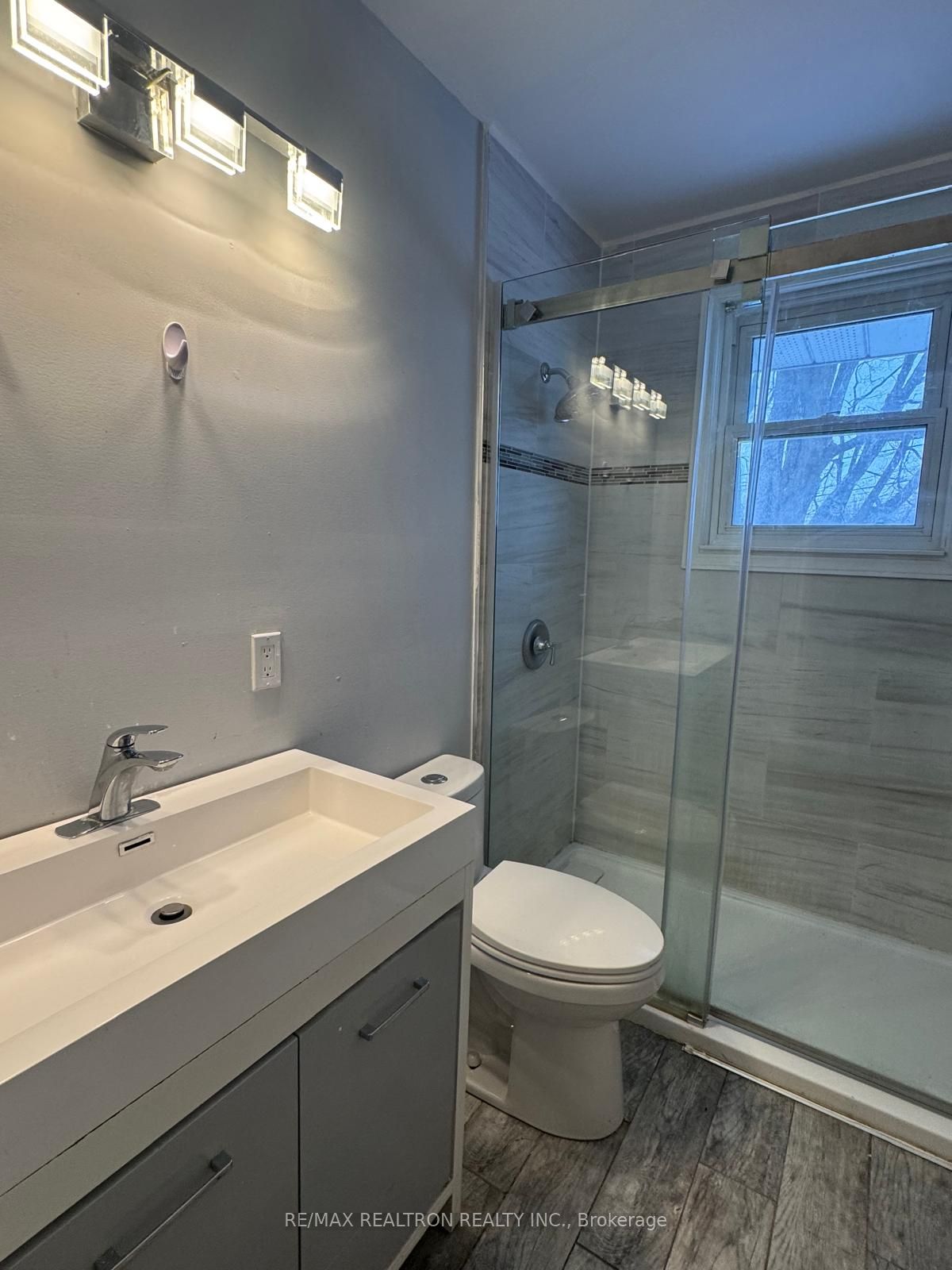 1467 Oxford Street Property Photo 8