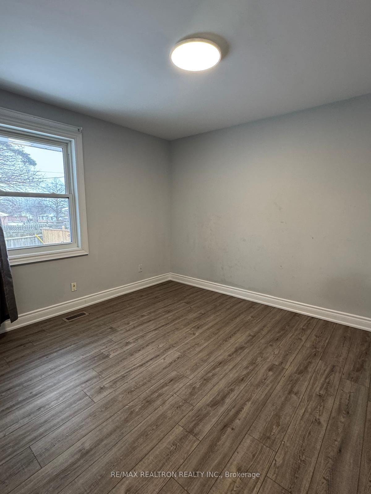 1467 Oxford Street Property Photo 10
