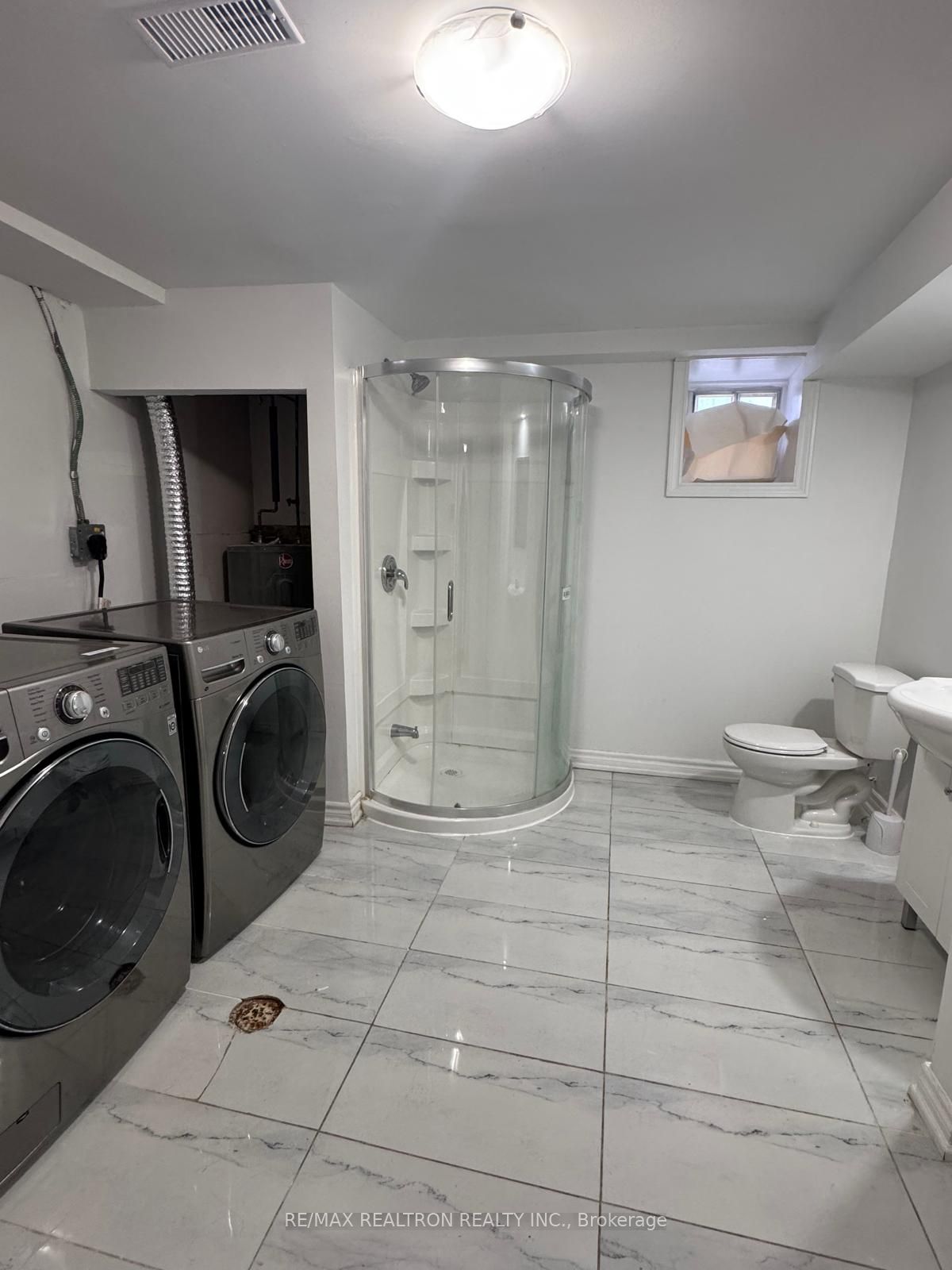 1467 Oxford Street Property Photo 14