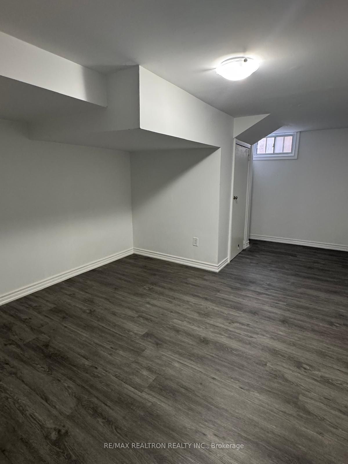 1467 Oxford Street Property Photo 16