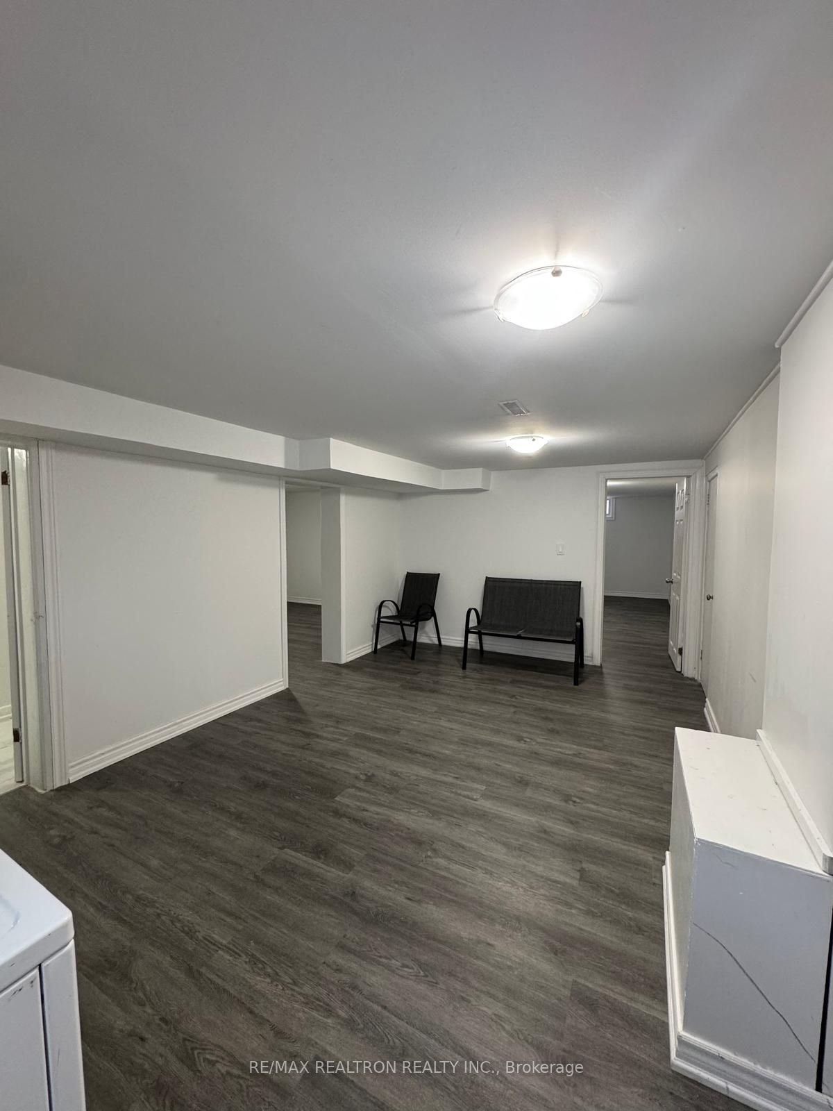 1467 Oxford Street Property Photo 18
