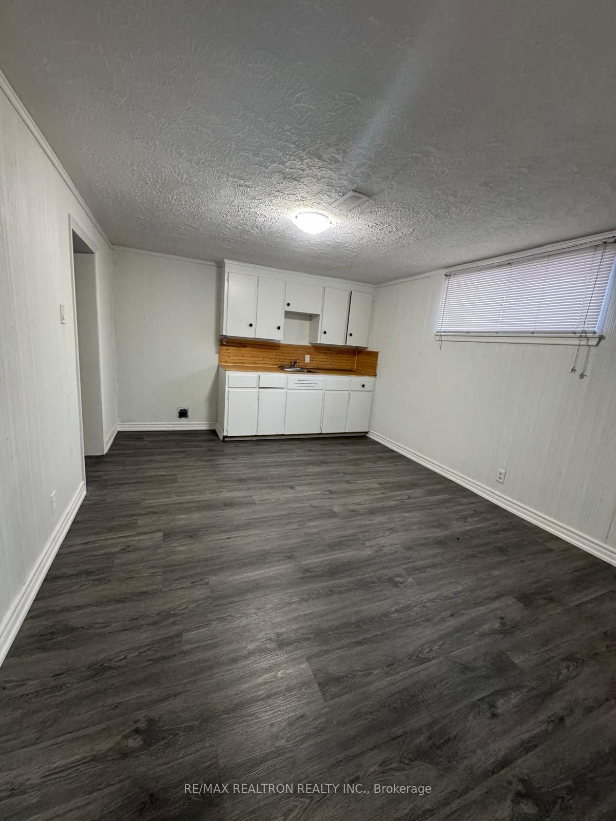 1467 Oxford Street Property Photo 19