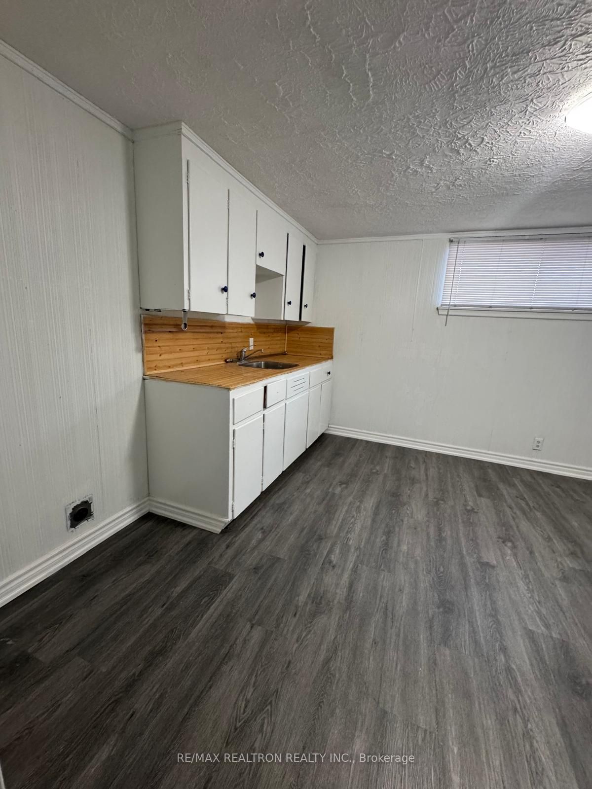 1467 Oxford Street Property Photo 20