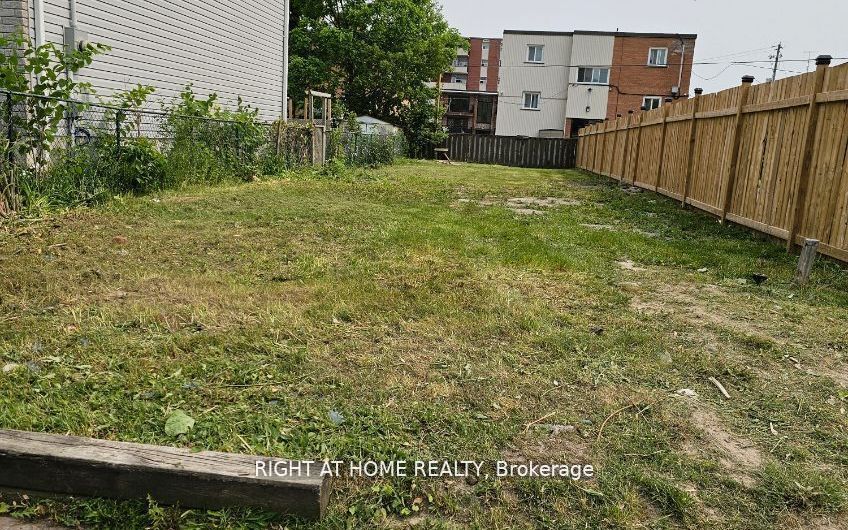 361 Adelaide Avenue W Property Photo 2