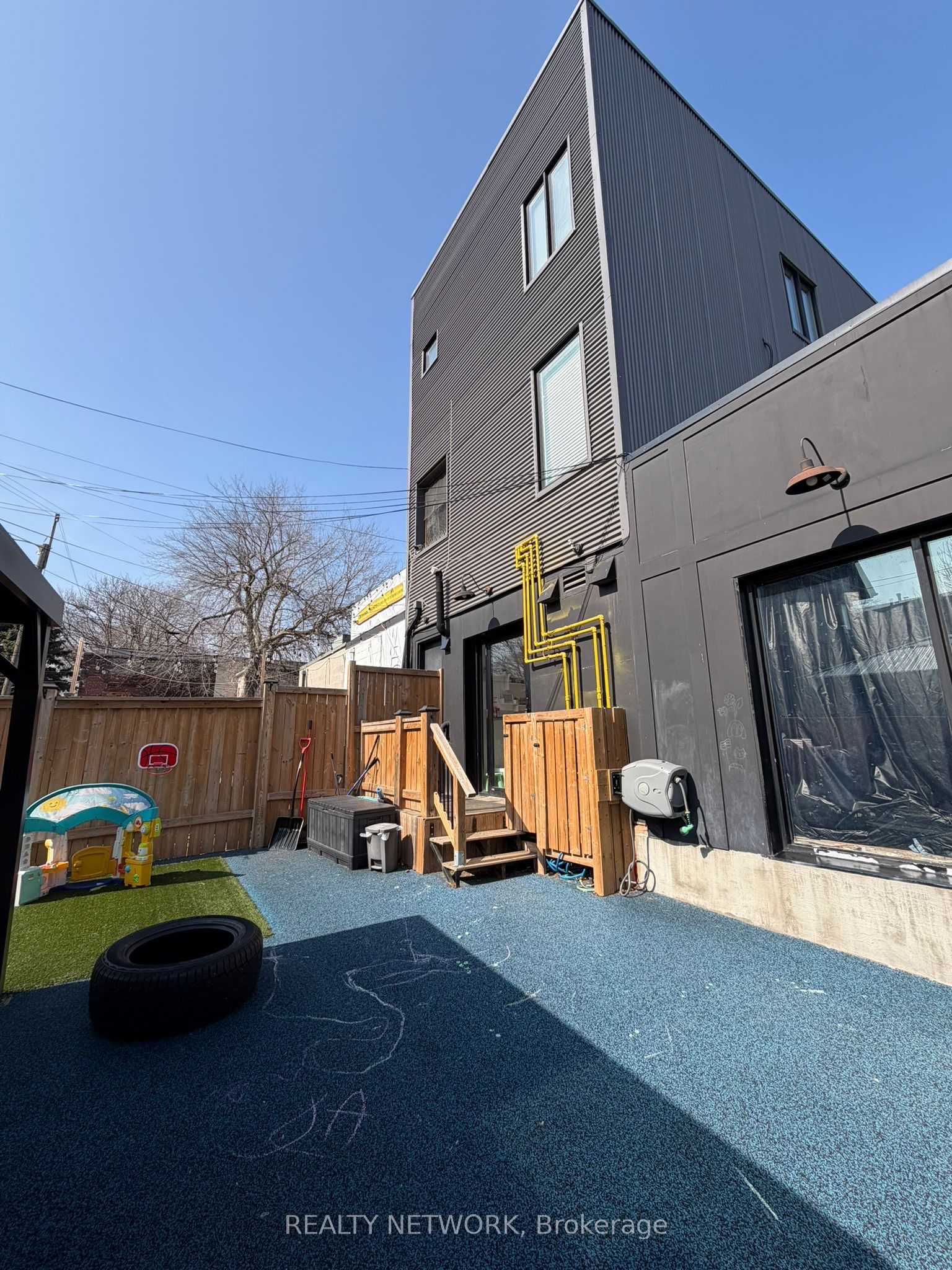 1415 Gerrard Street E Property Photo 5