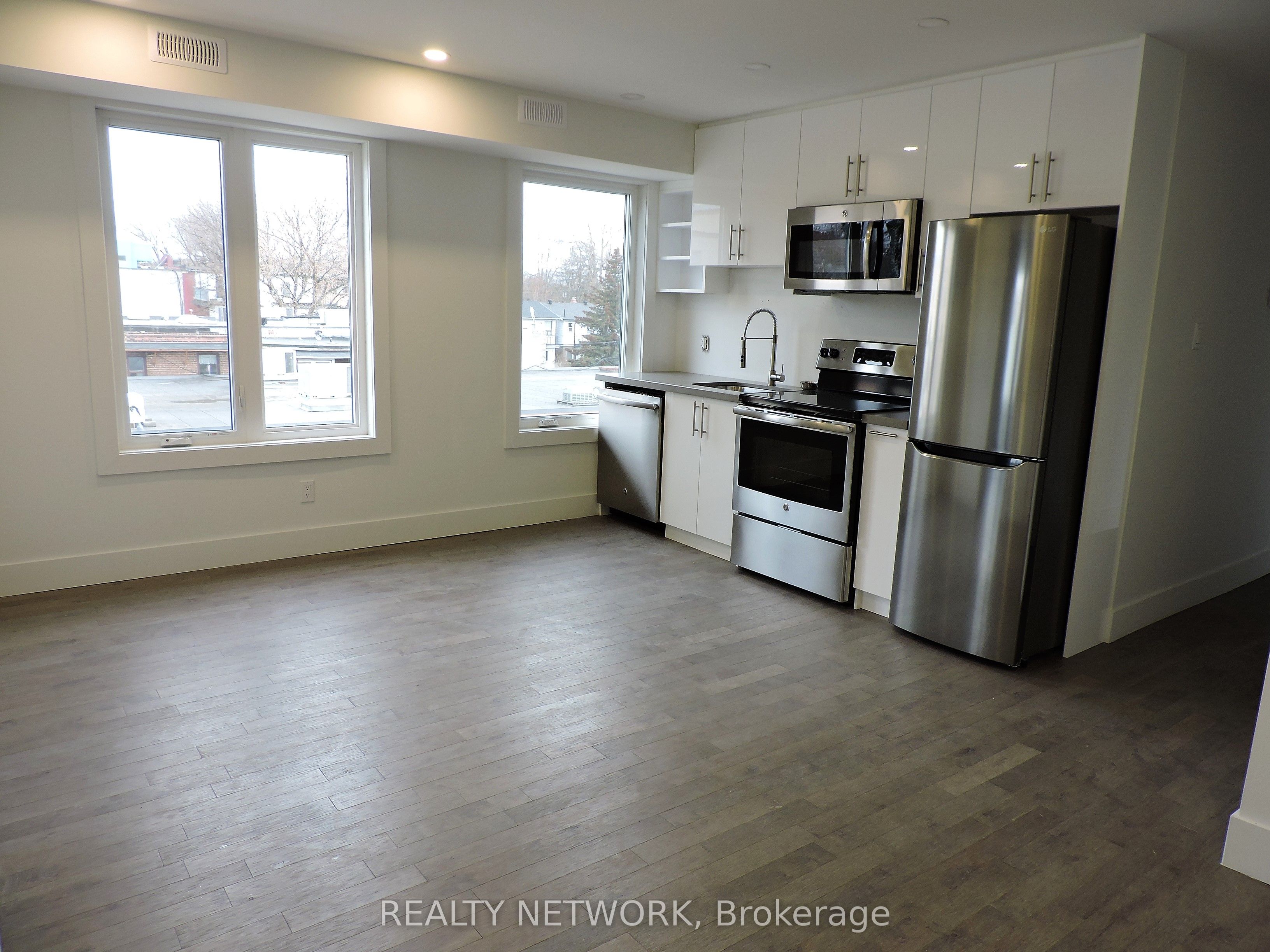 1415 Gerrard Street E Property Photo 12