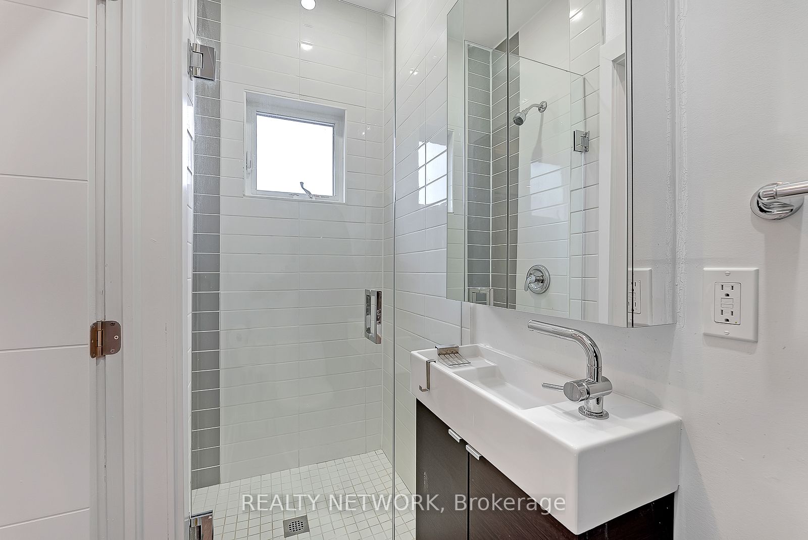 1415 Gerrard Street E Property Photo 27