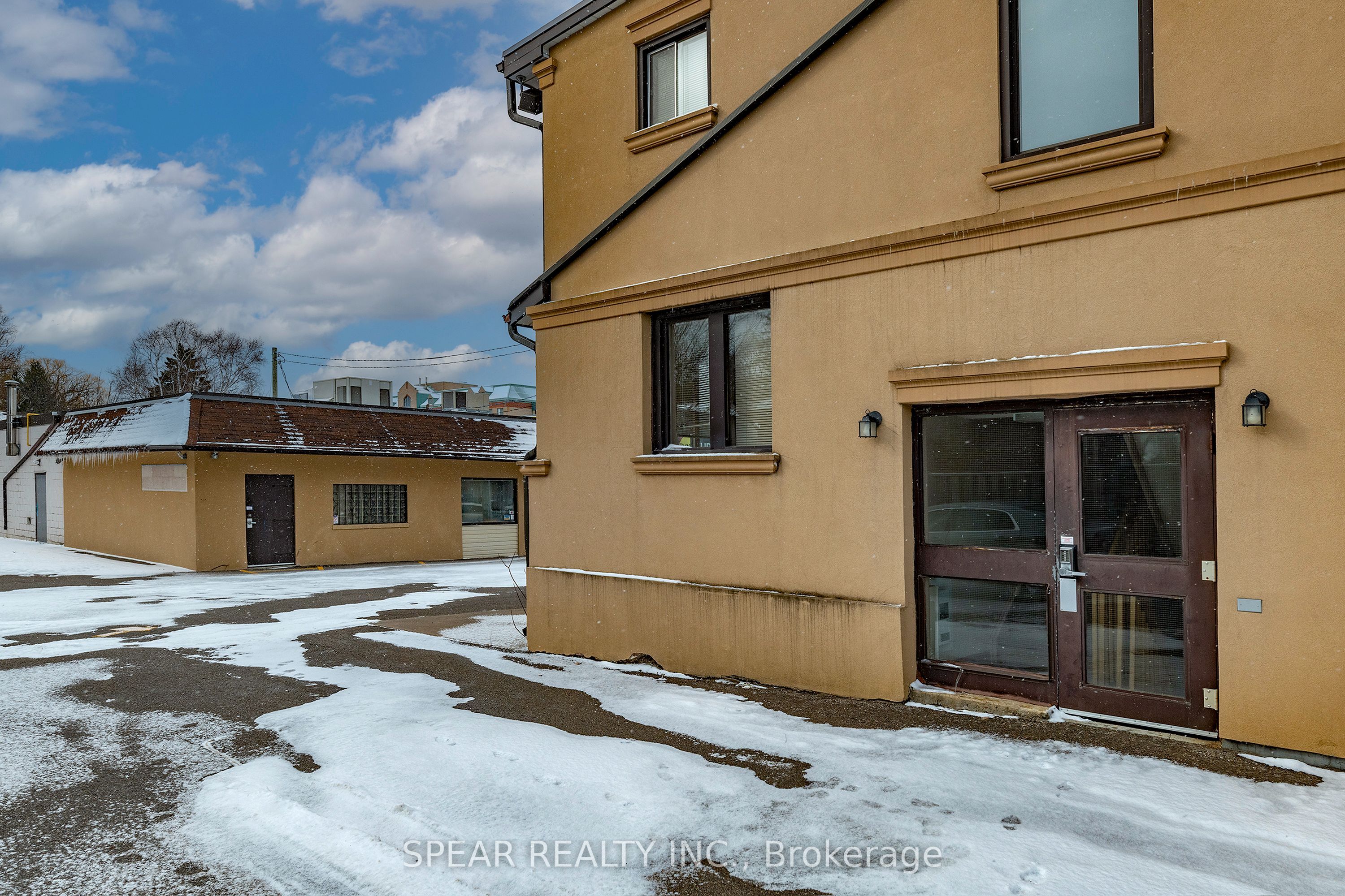 421 Dundas Street E Property Photo 3