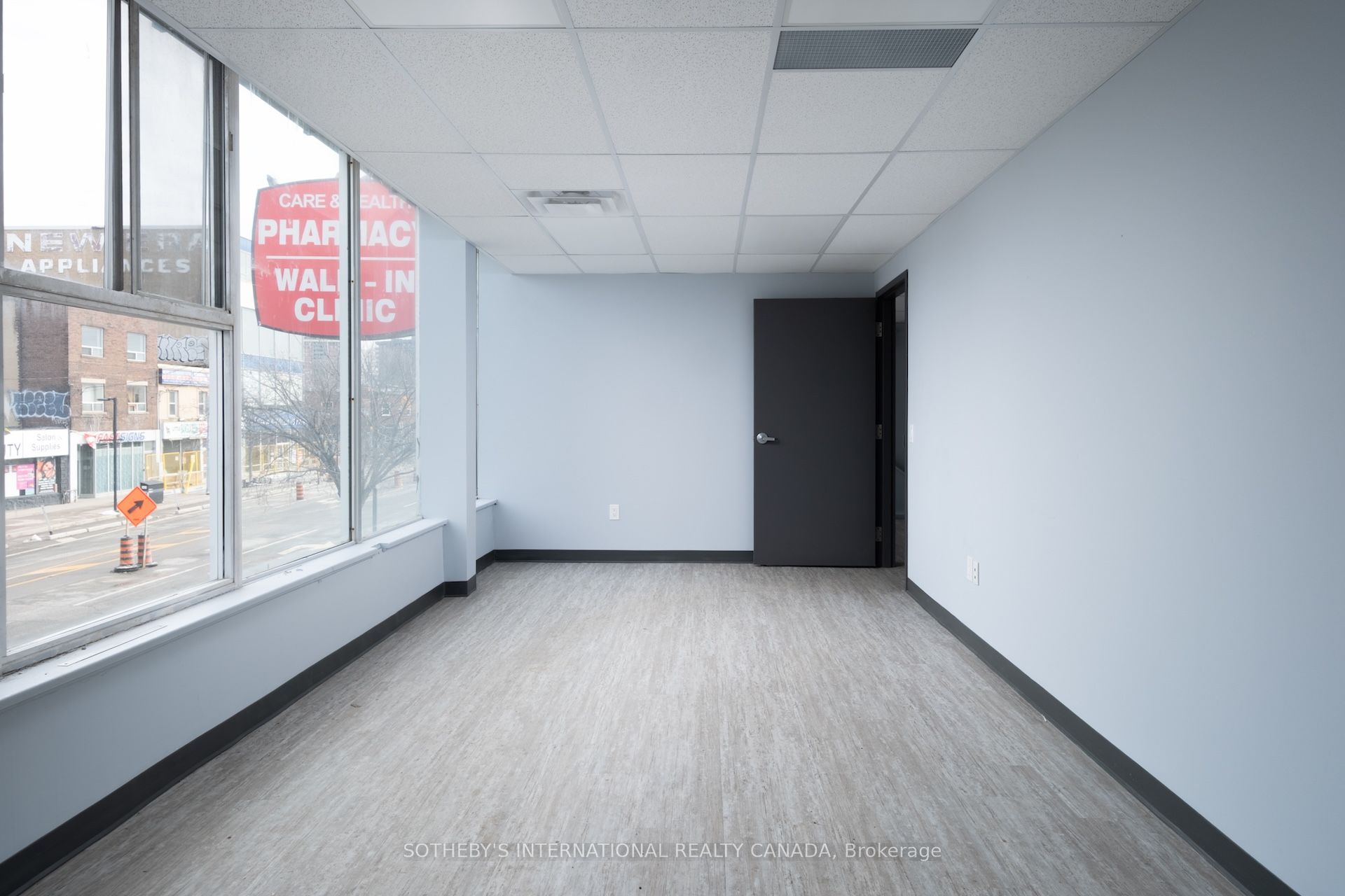 2927 Danforth Avenue Second Floor Property Photo 2