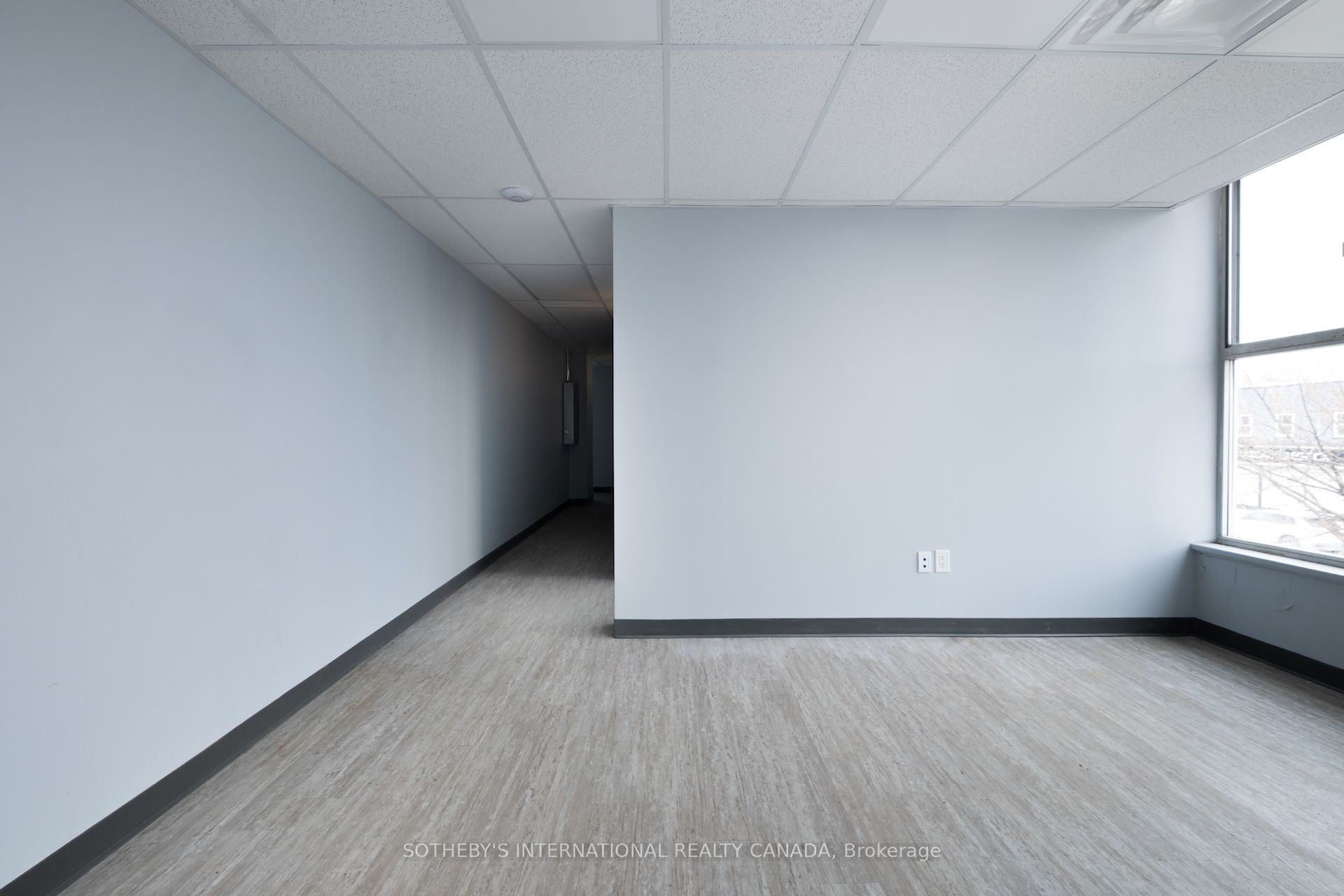 2927 Danforth Avenue Second Floor Property Photo 6