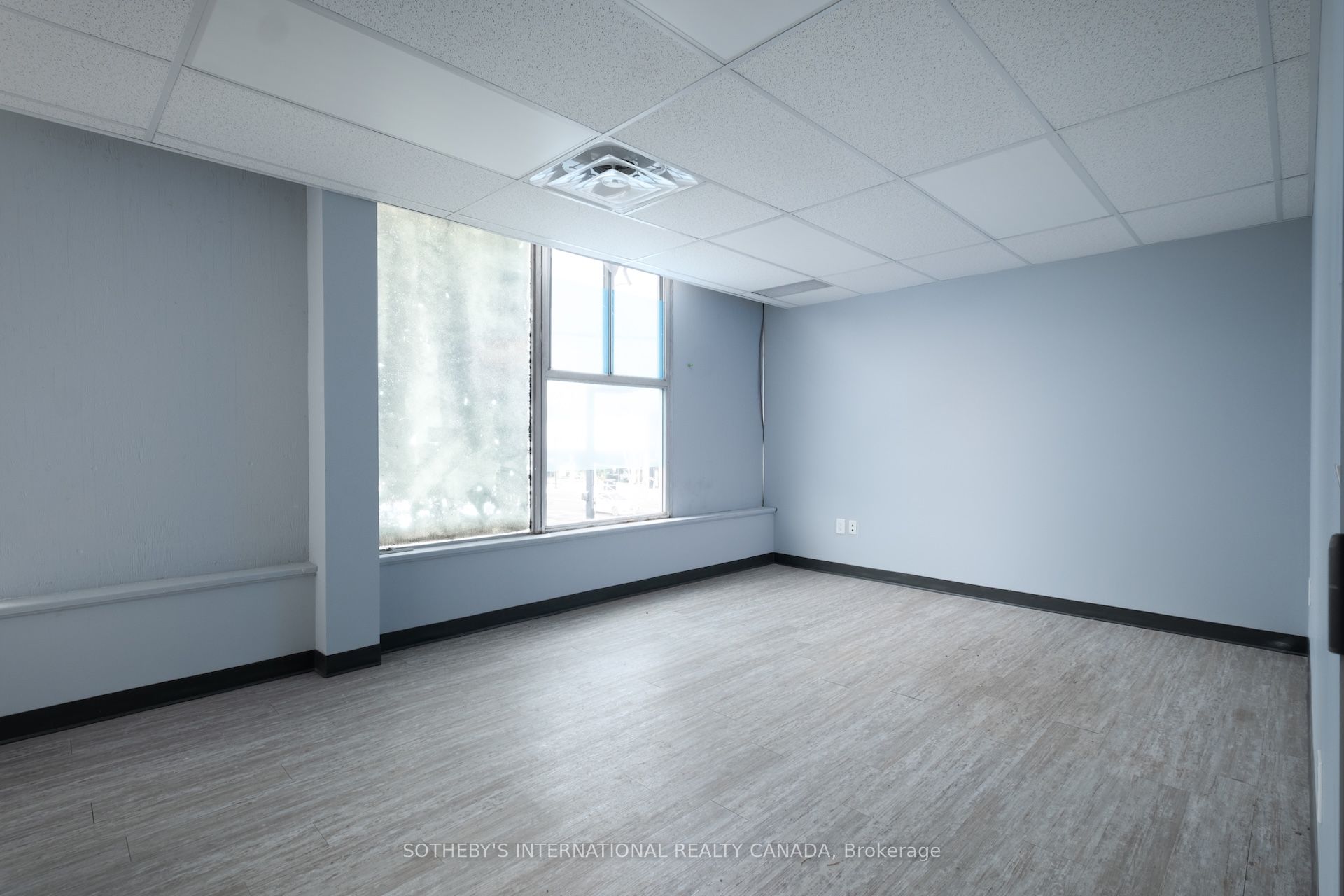 2927 Danforth Avenue Second Floor Property Photo 9