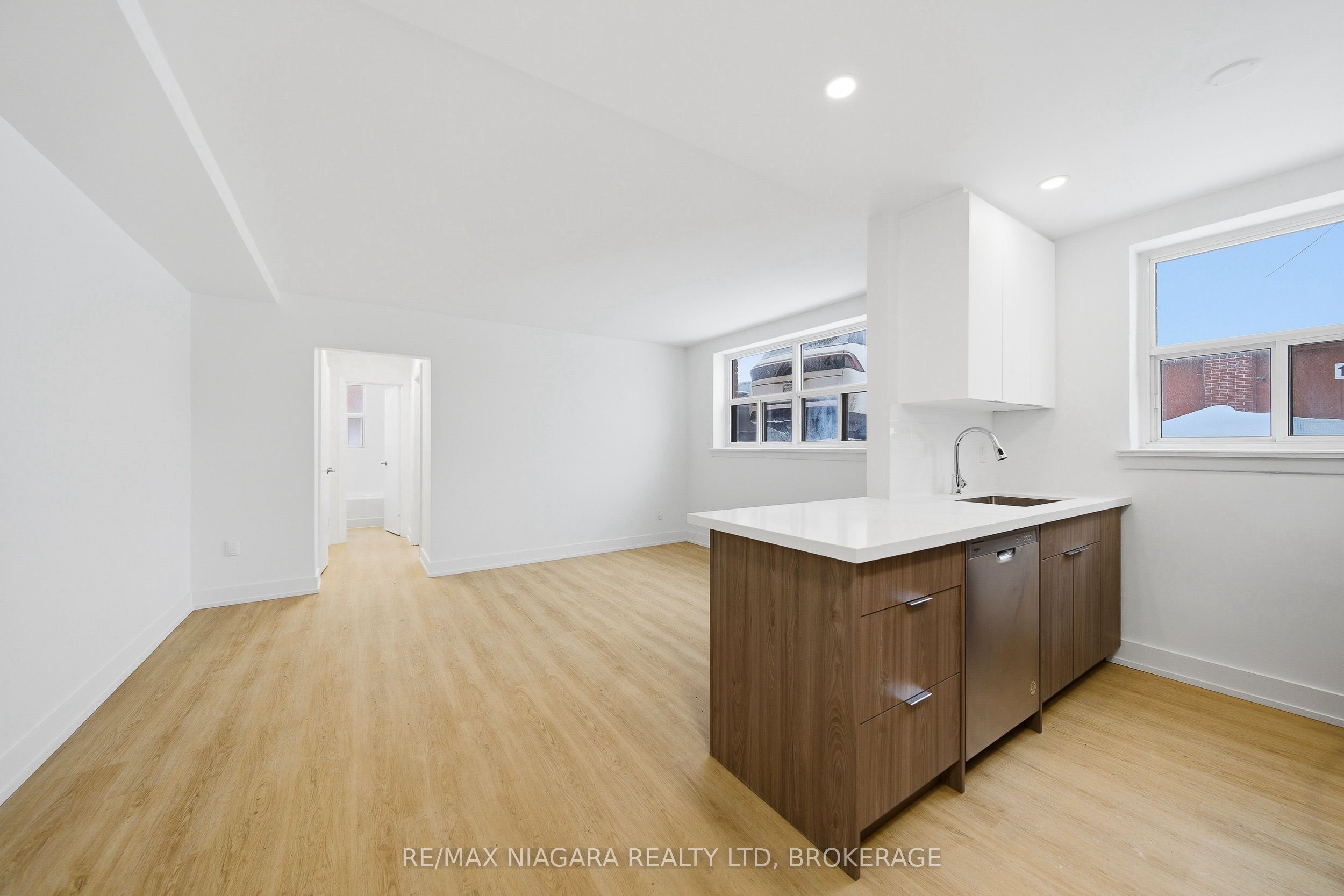 993 O'connor Drive Unit B Property Photo 2