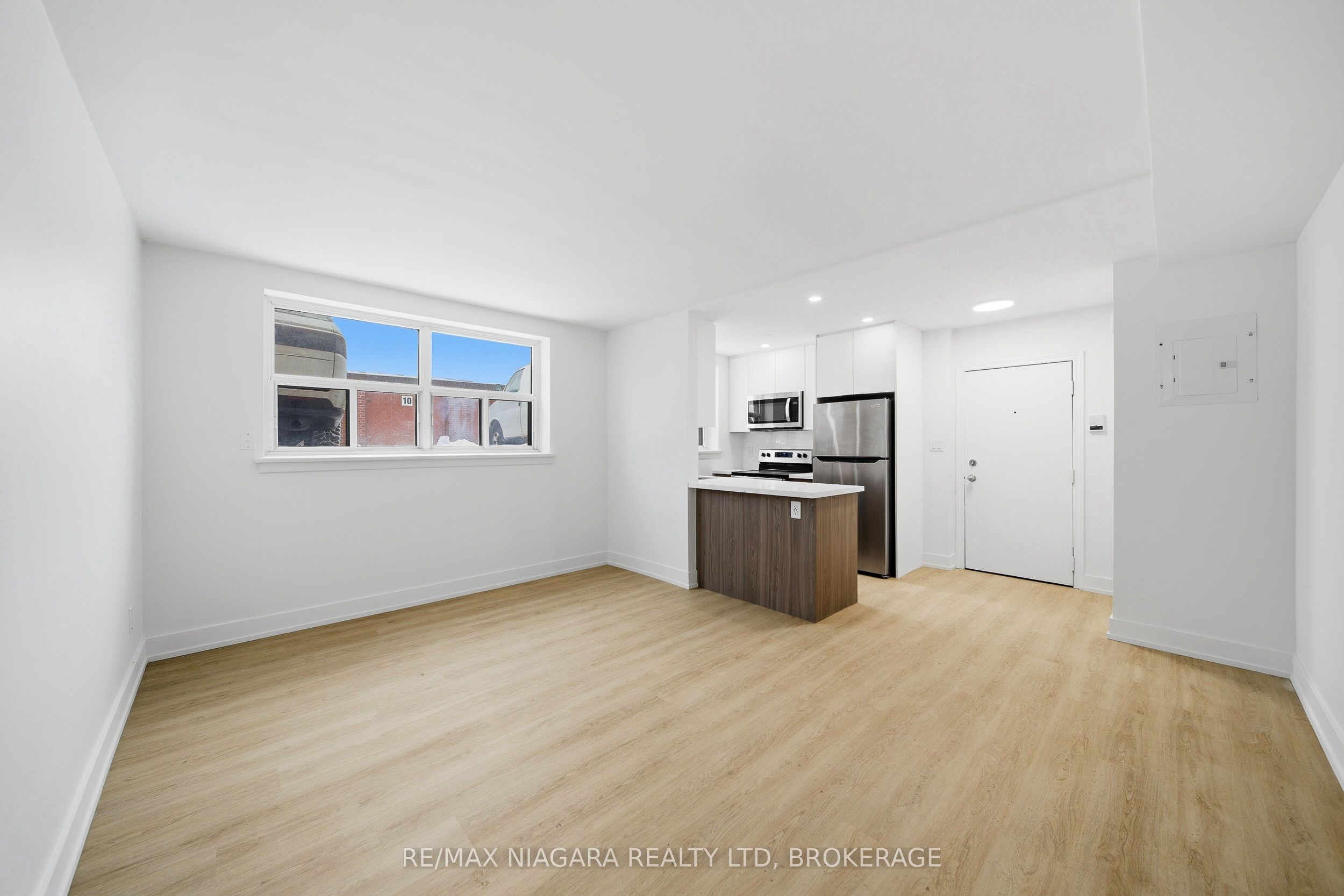 993 O'connor Drive Unit B Property Photo 3