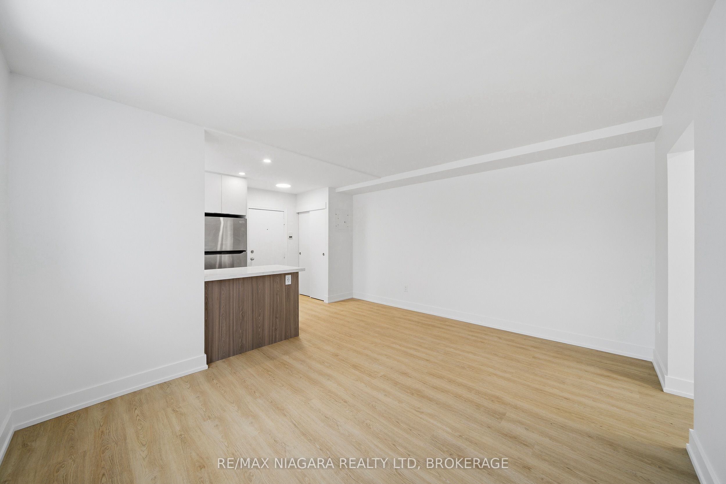 993 O'connor Drive Unit B Property Photo 6