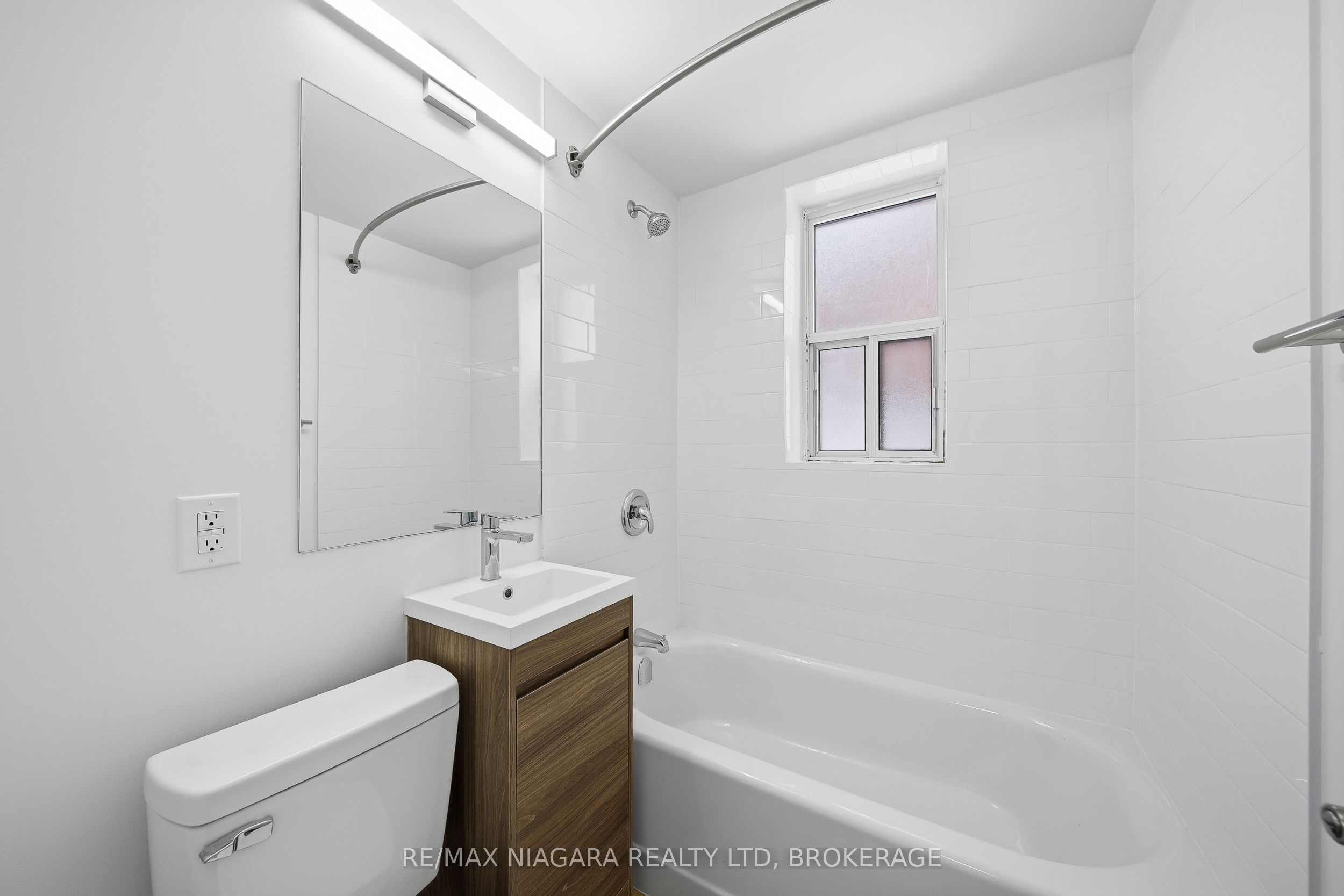 993 O'connor Drive Unit B Property Photo 10