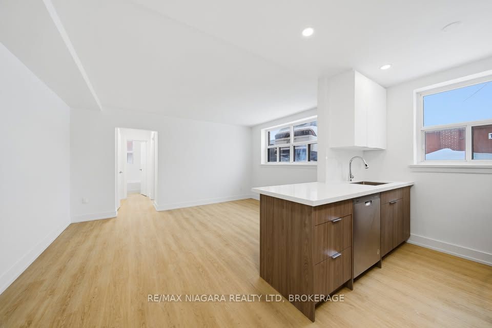 993 O'connor Drive Unit A Property Photo 3
