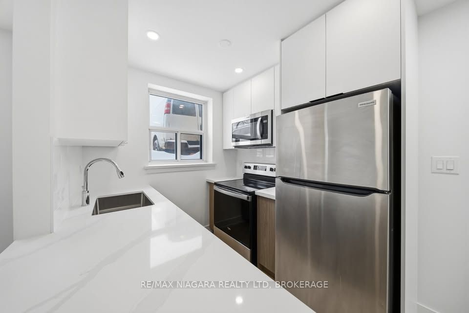 993 O'connor Drive Unit A Property Photo 5