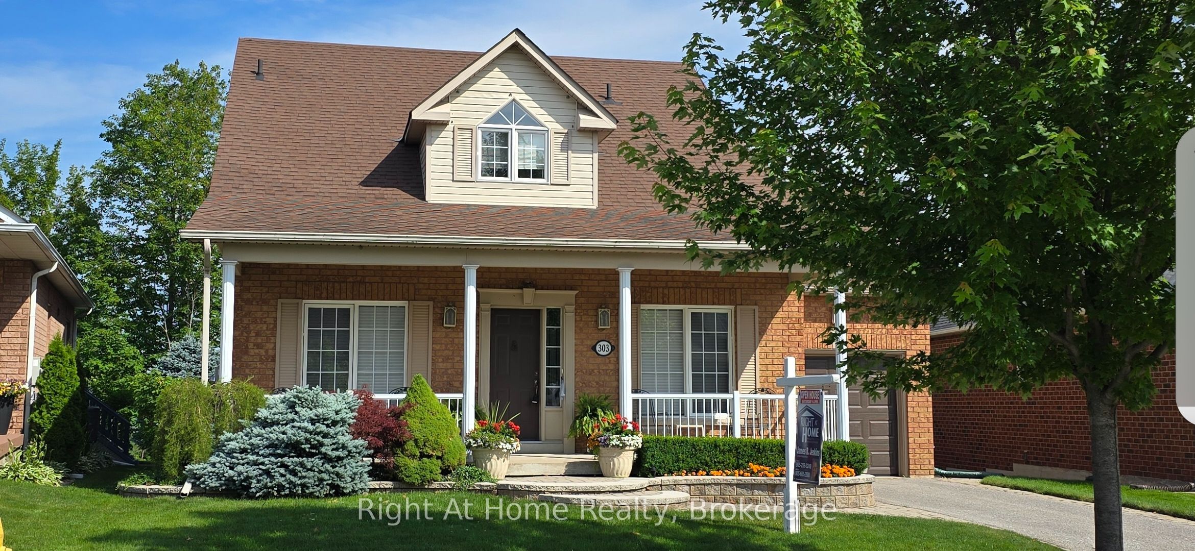 303 Waterbury Crescent Property Photo 1
