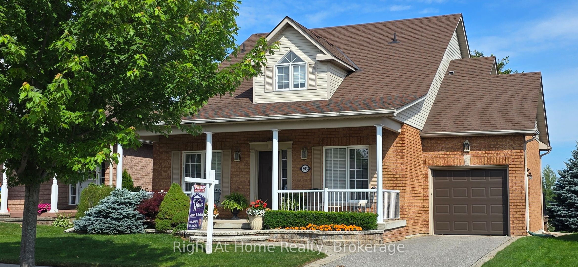 303 Waterbury Crescent Property Photo 2
