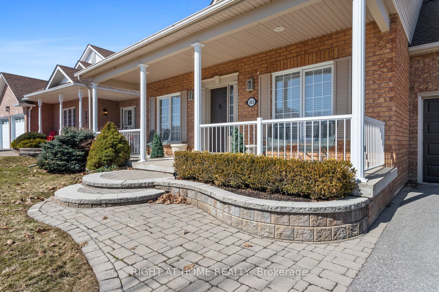 303 Waterbury Crescent Property Photo 3