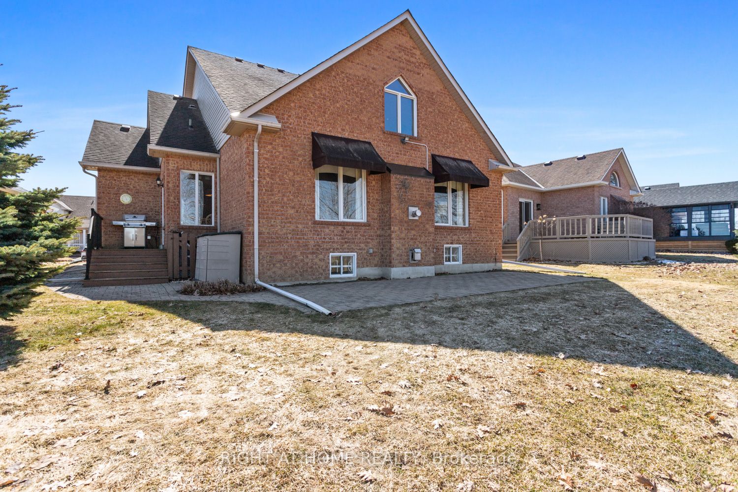 303 Waterbury Crescent Property Photo 4