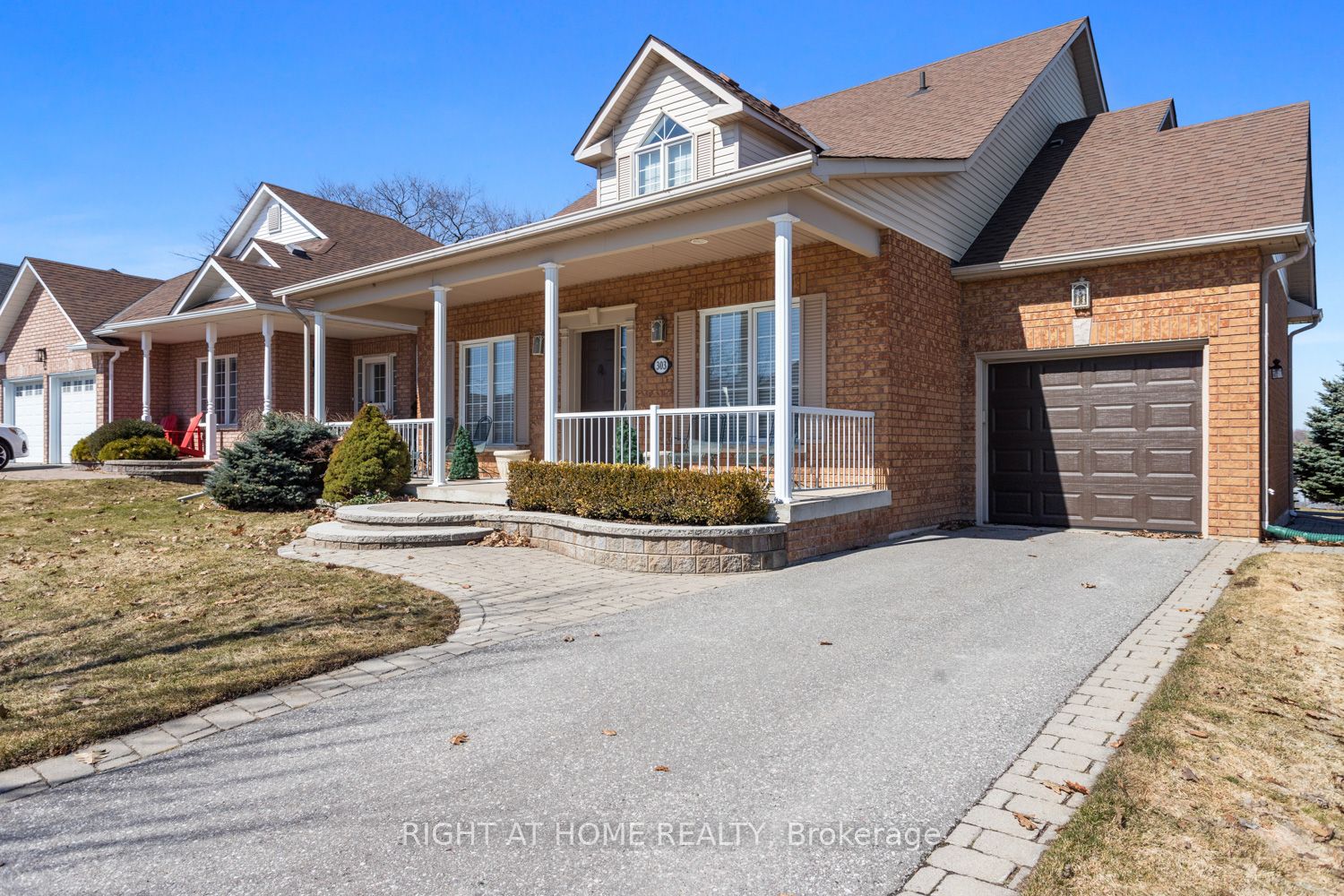 303 Waterbury Crescent Property Photo 6