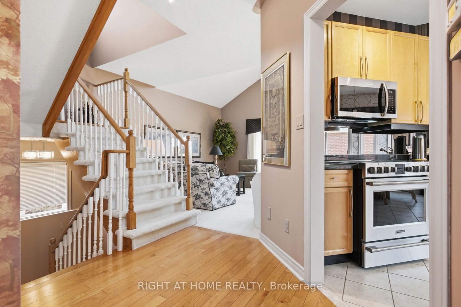 303 Waterbury Crescent Property Photo 12