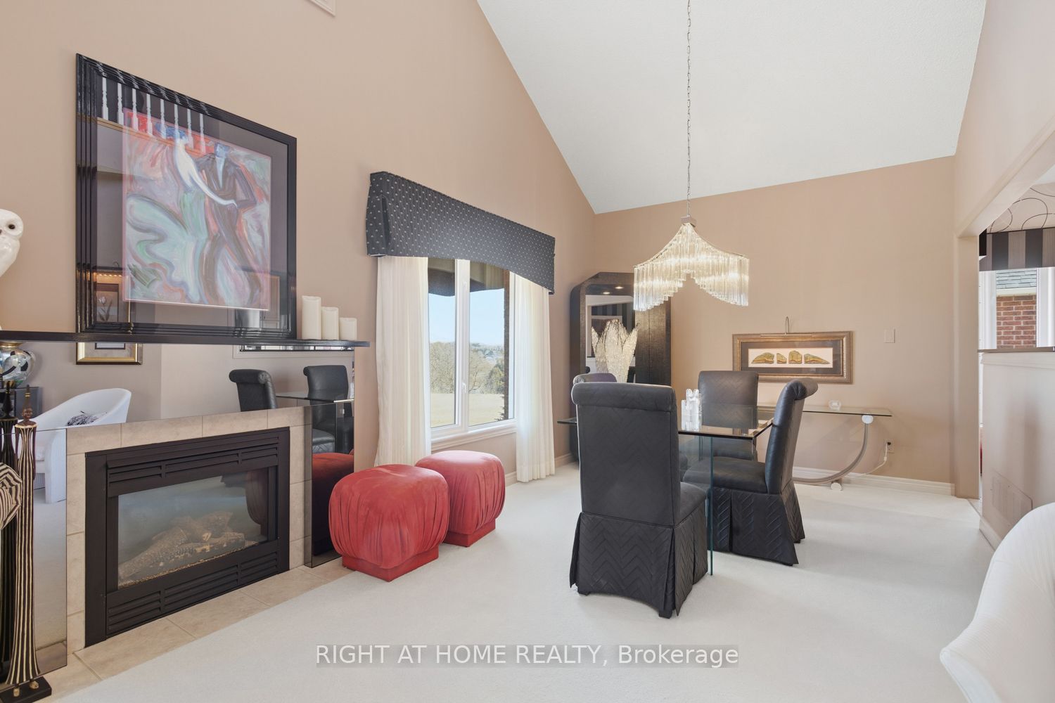 303 Waterbury Crescent Property Photo 15