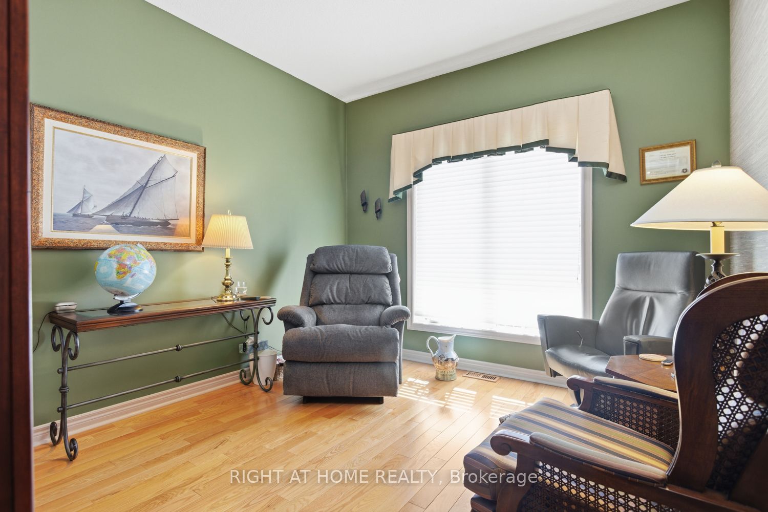 303 Waterbury Crescent Property Photo 21