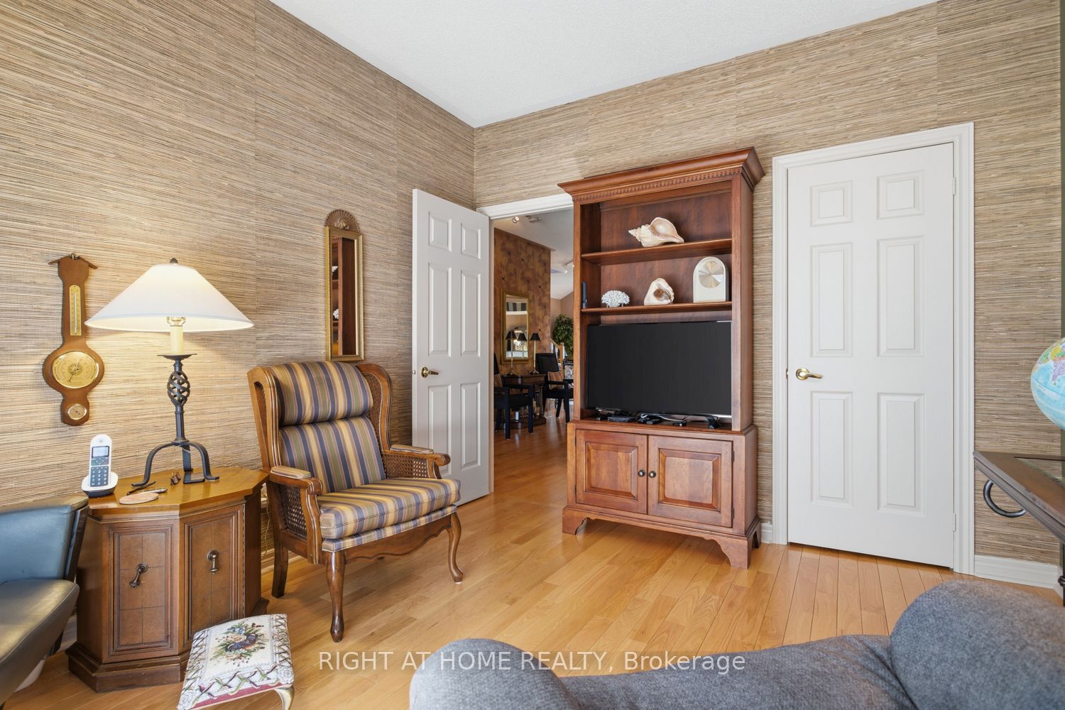 303 Waterbury Crescent Property Photo 22